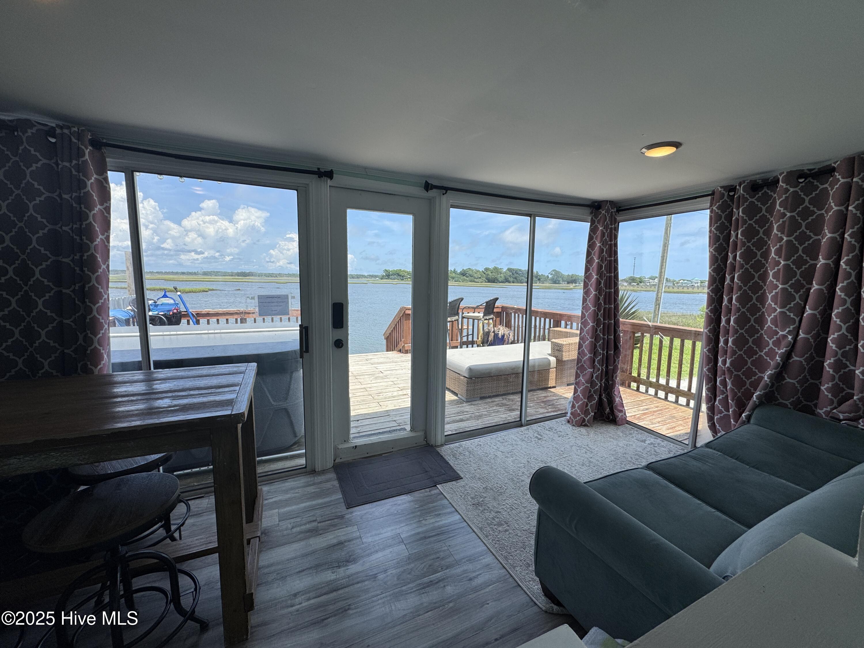 100515346 | Photo 11