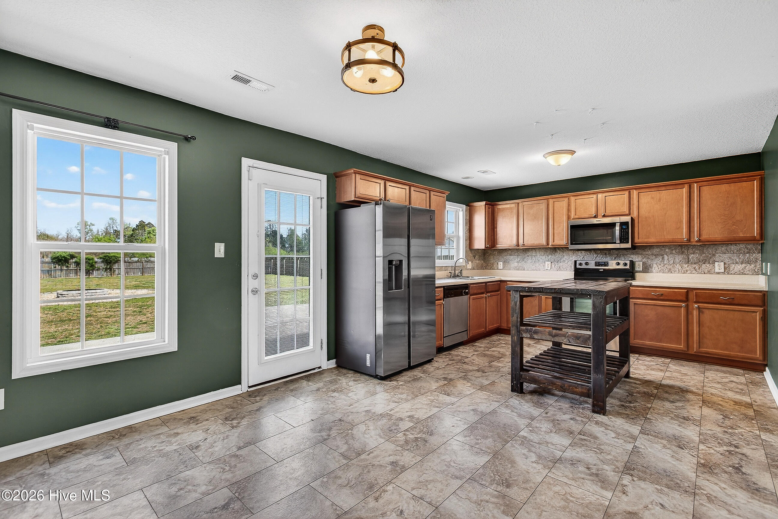 100563999 | Photo 10