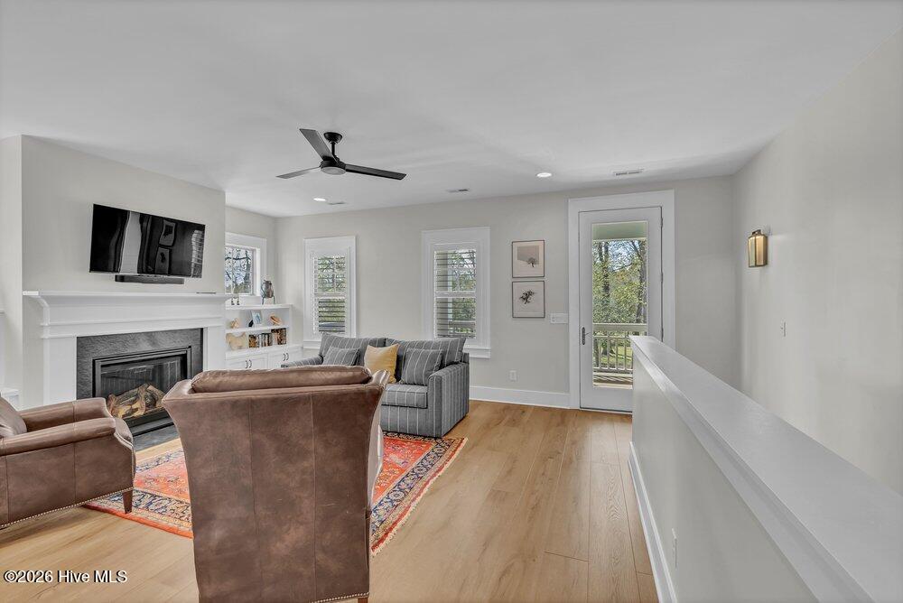 100561379 | Photo 31