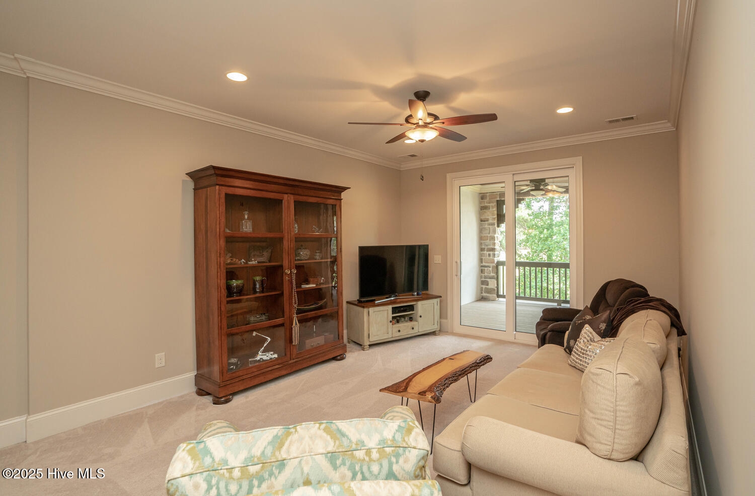 100514685 | Photo 45