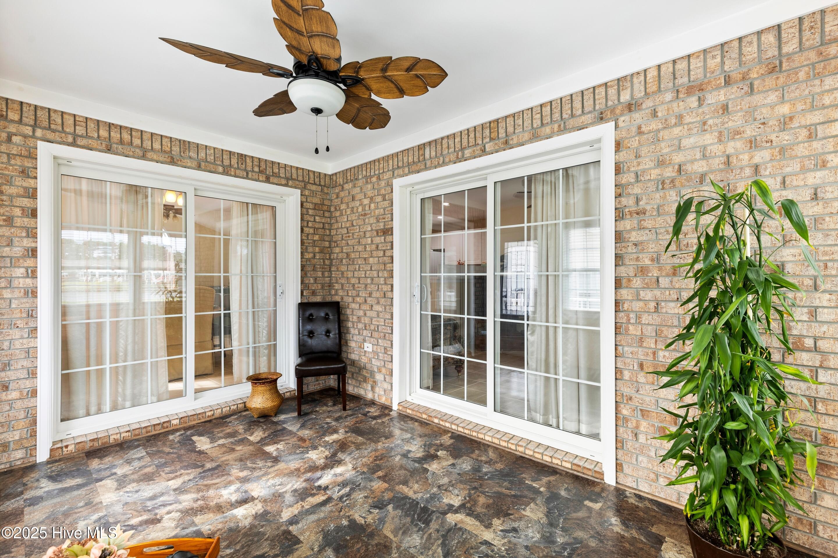 100528797 | Photo 20