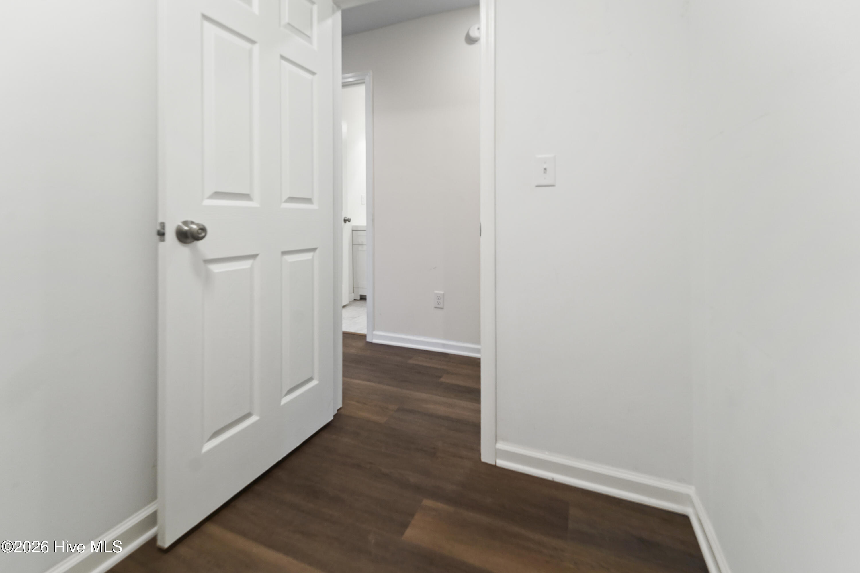 100548487 | Photo 38