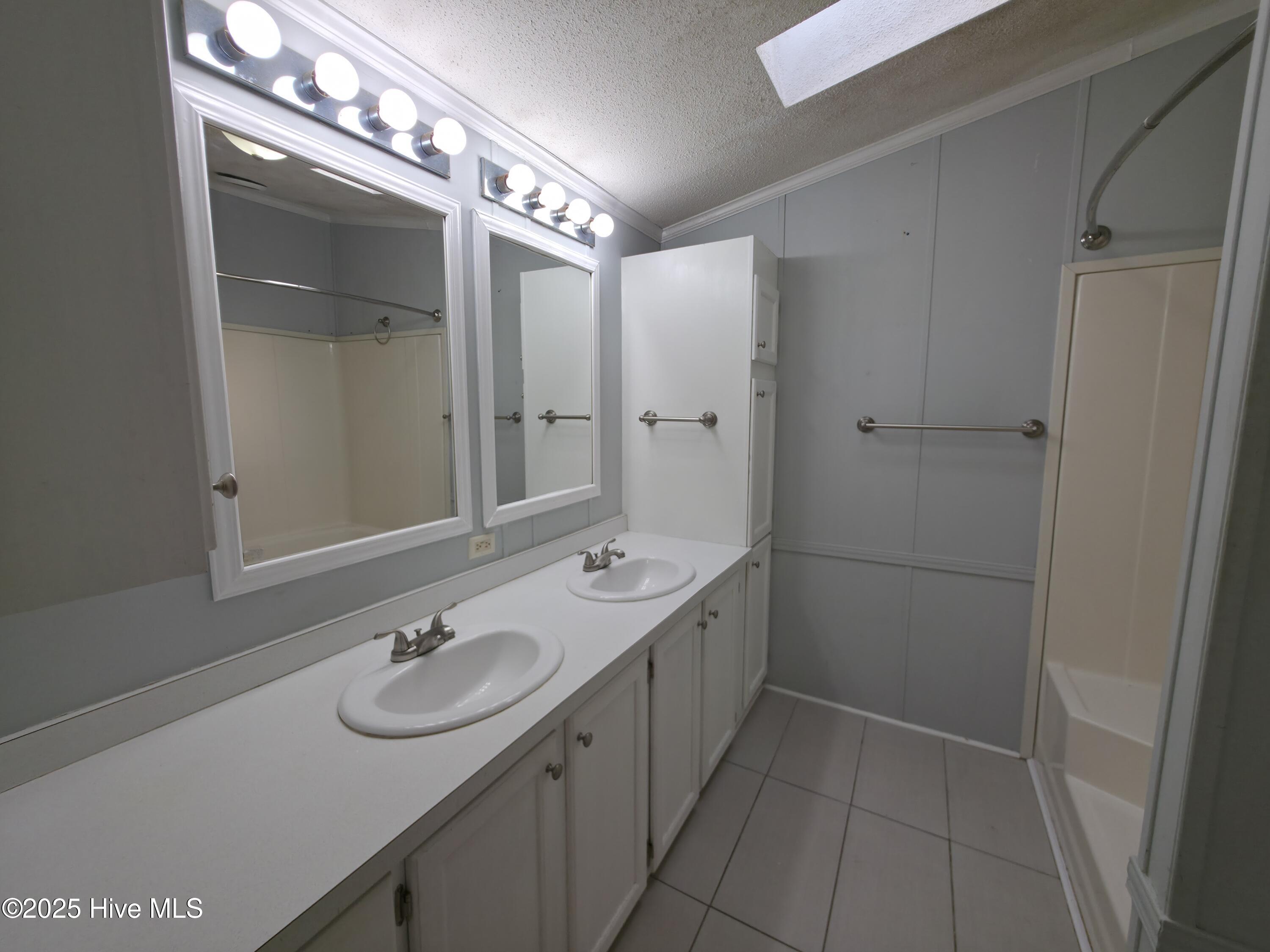 100543220 | Photo 14