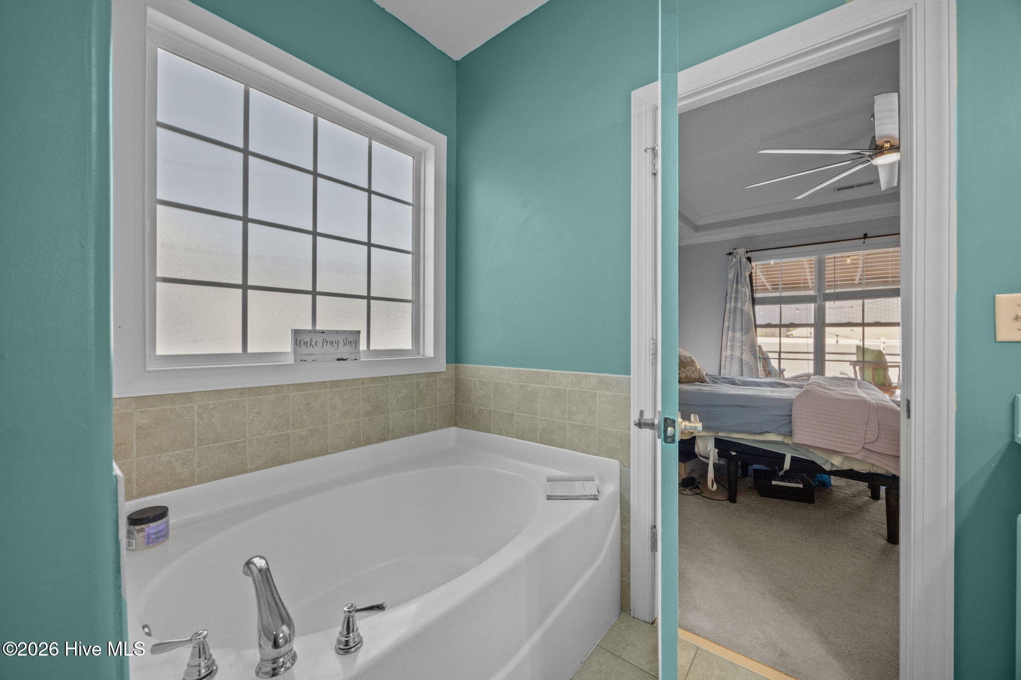 100548073 | Photo 23