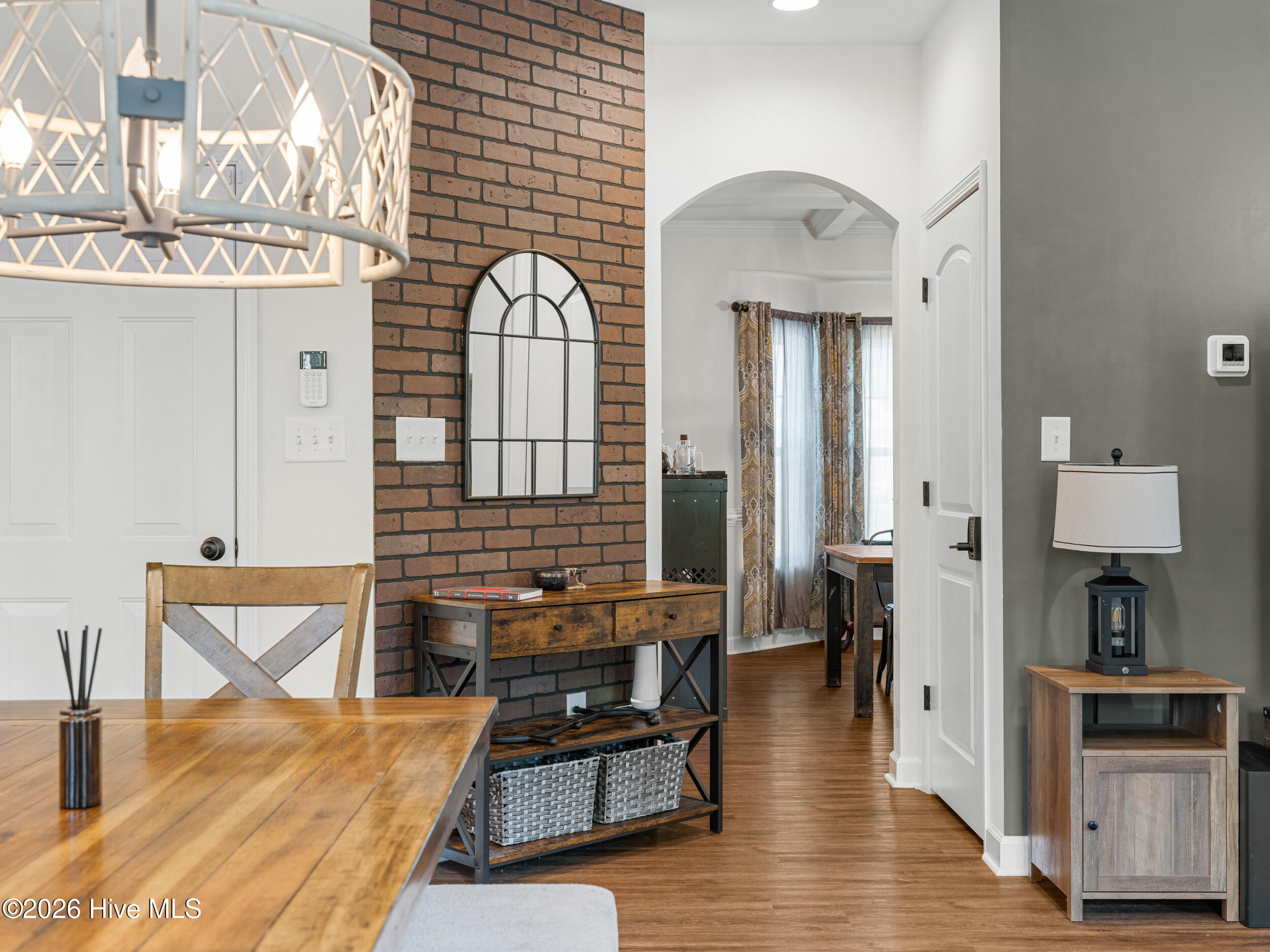 100570237 | Photo 32