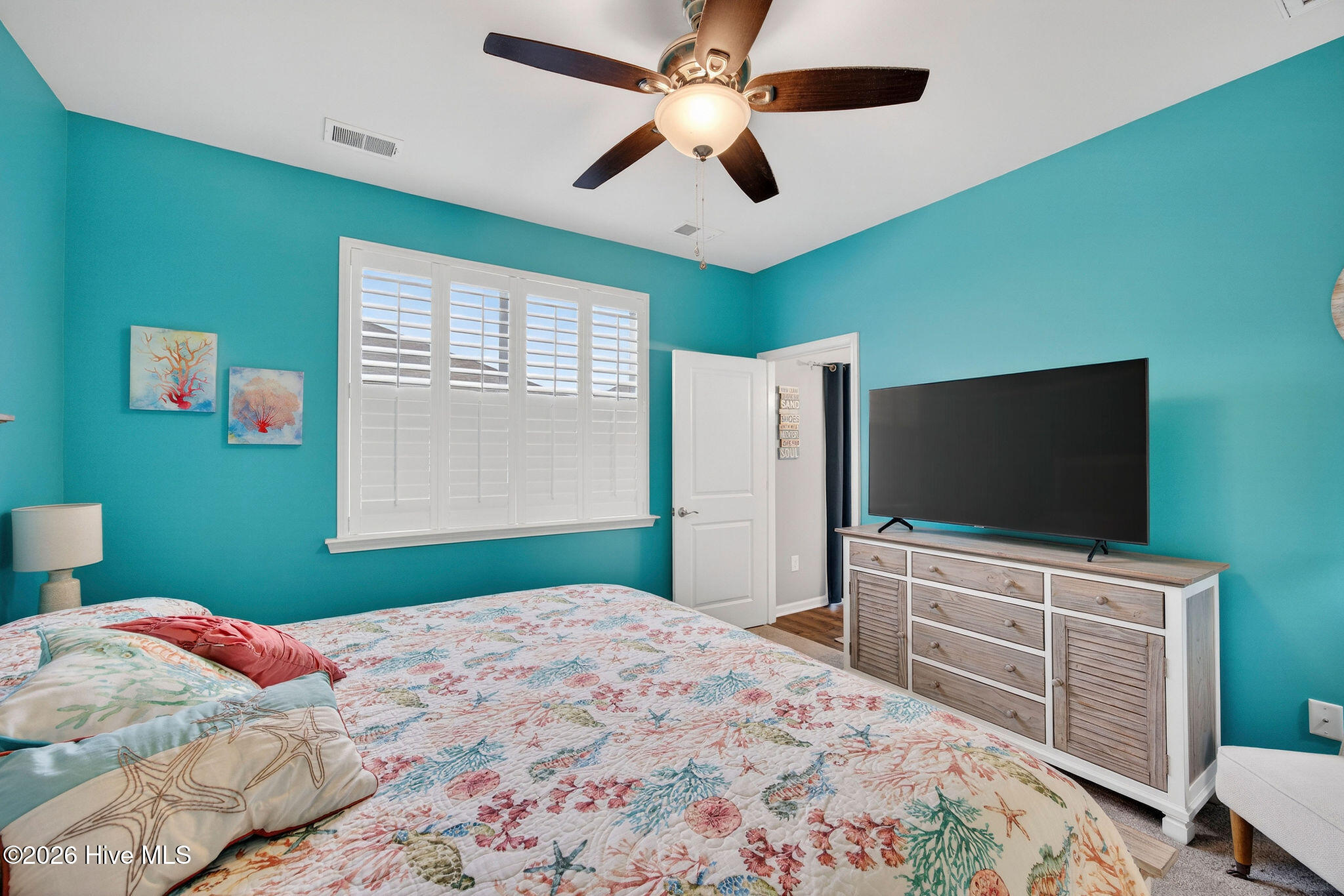 100551892 | Photo 23