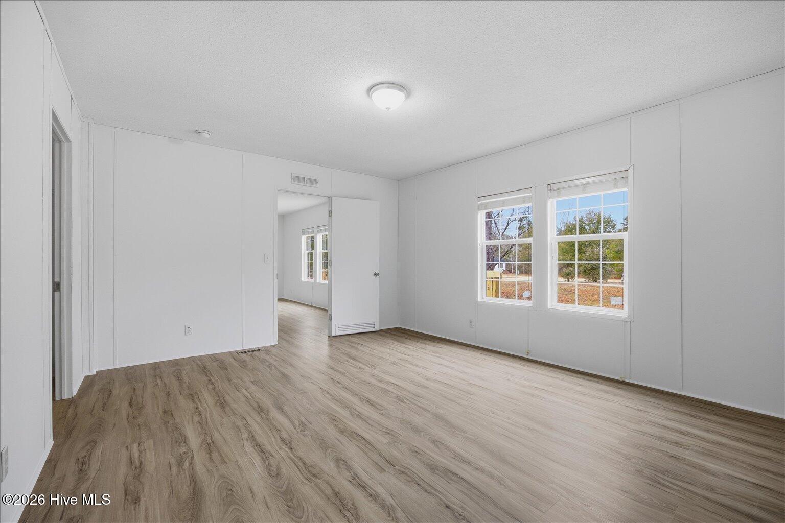 100551376 | Photo 14