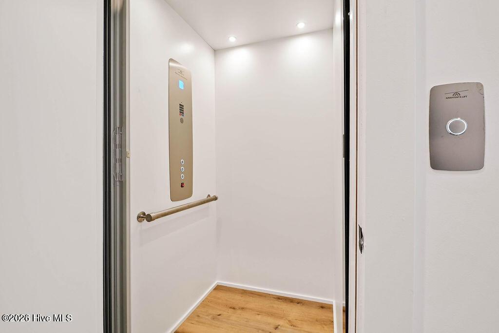 100589494 | Photo 9