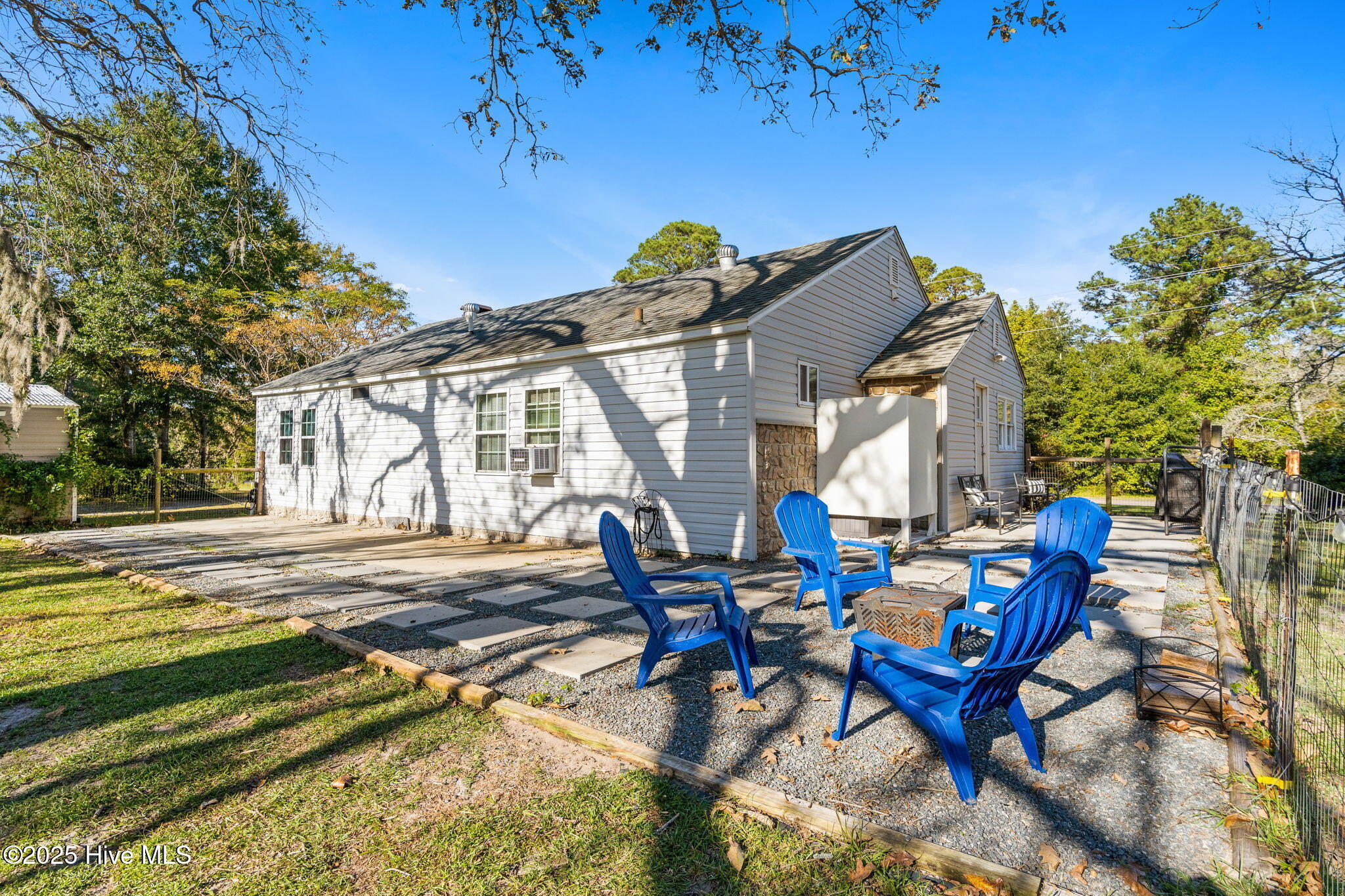 100538220 | Photo 35