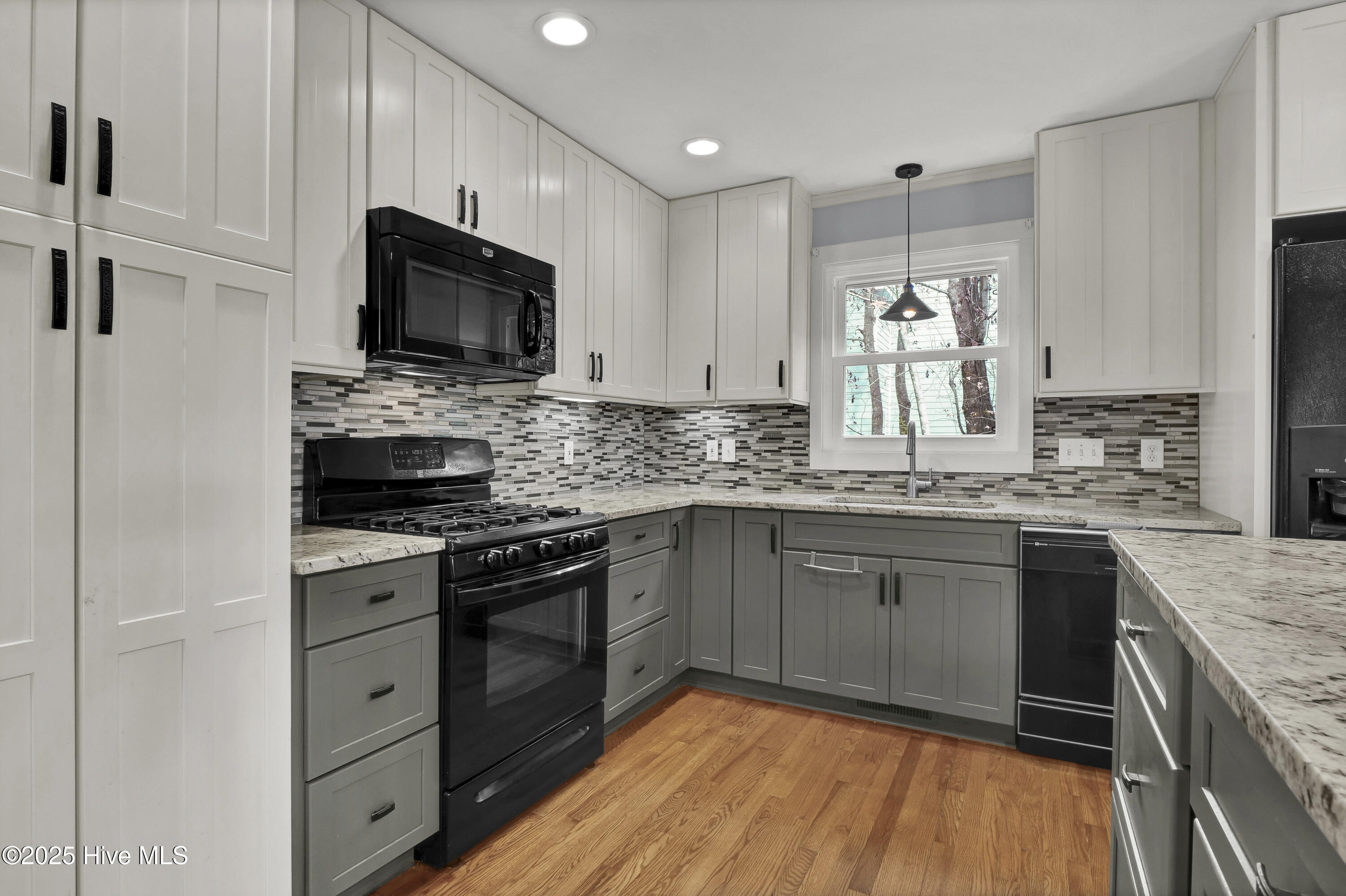 100546106 | Photo 10