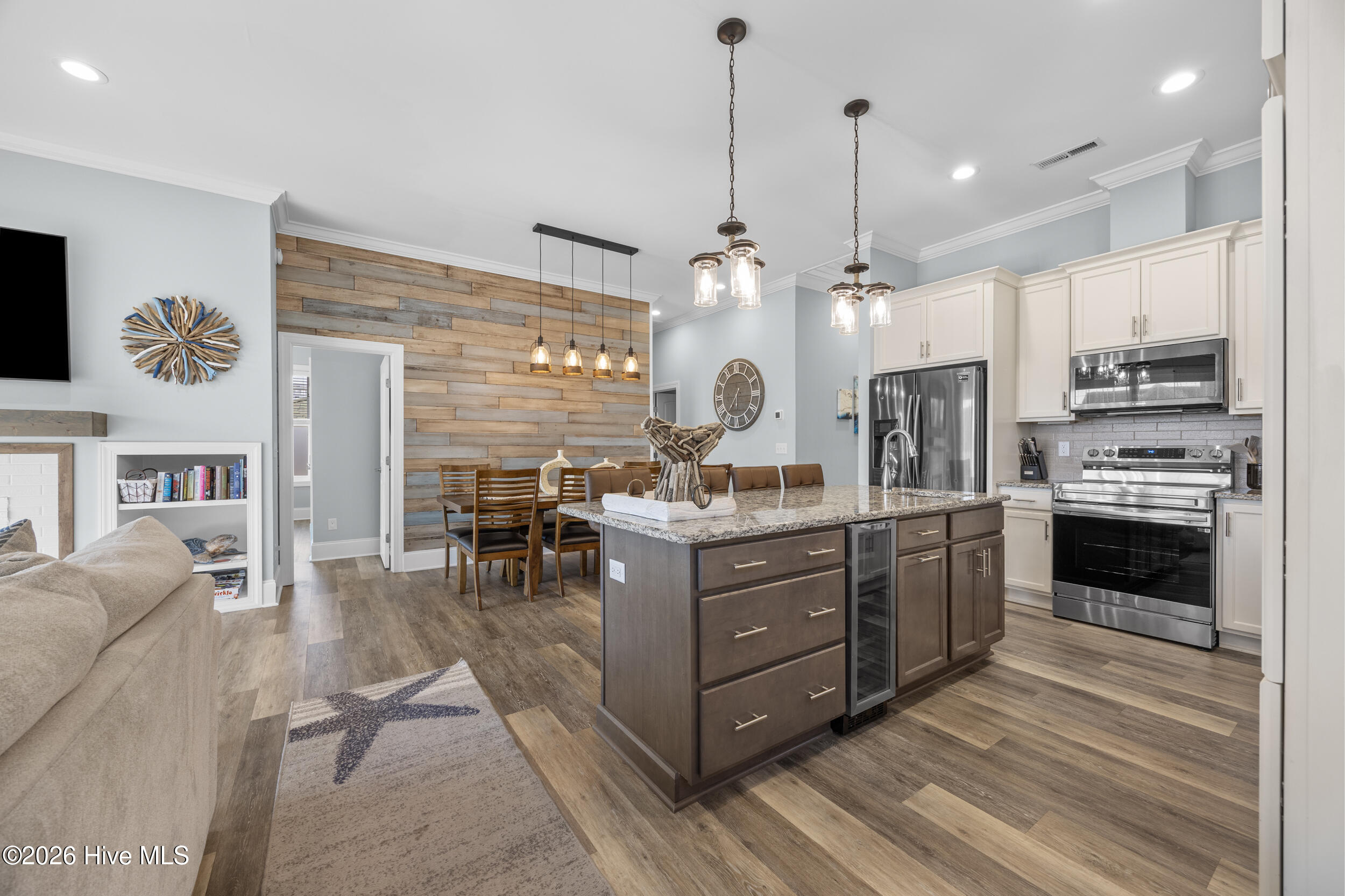 100562655 | Photo 14