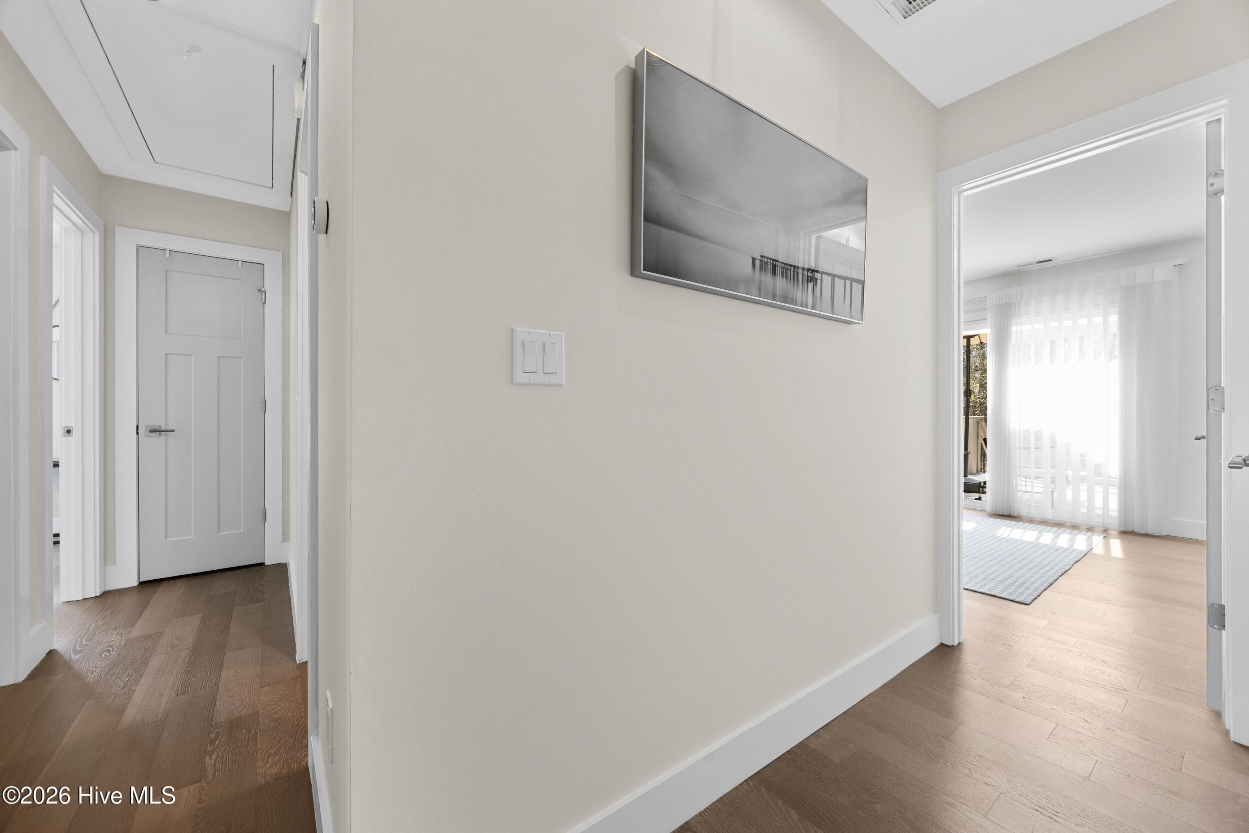 100562849 | Photo 27