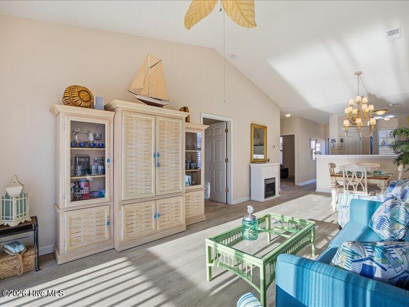 100553416 | Photo 18