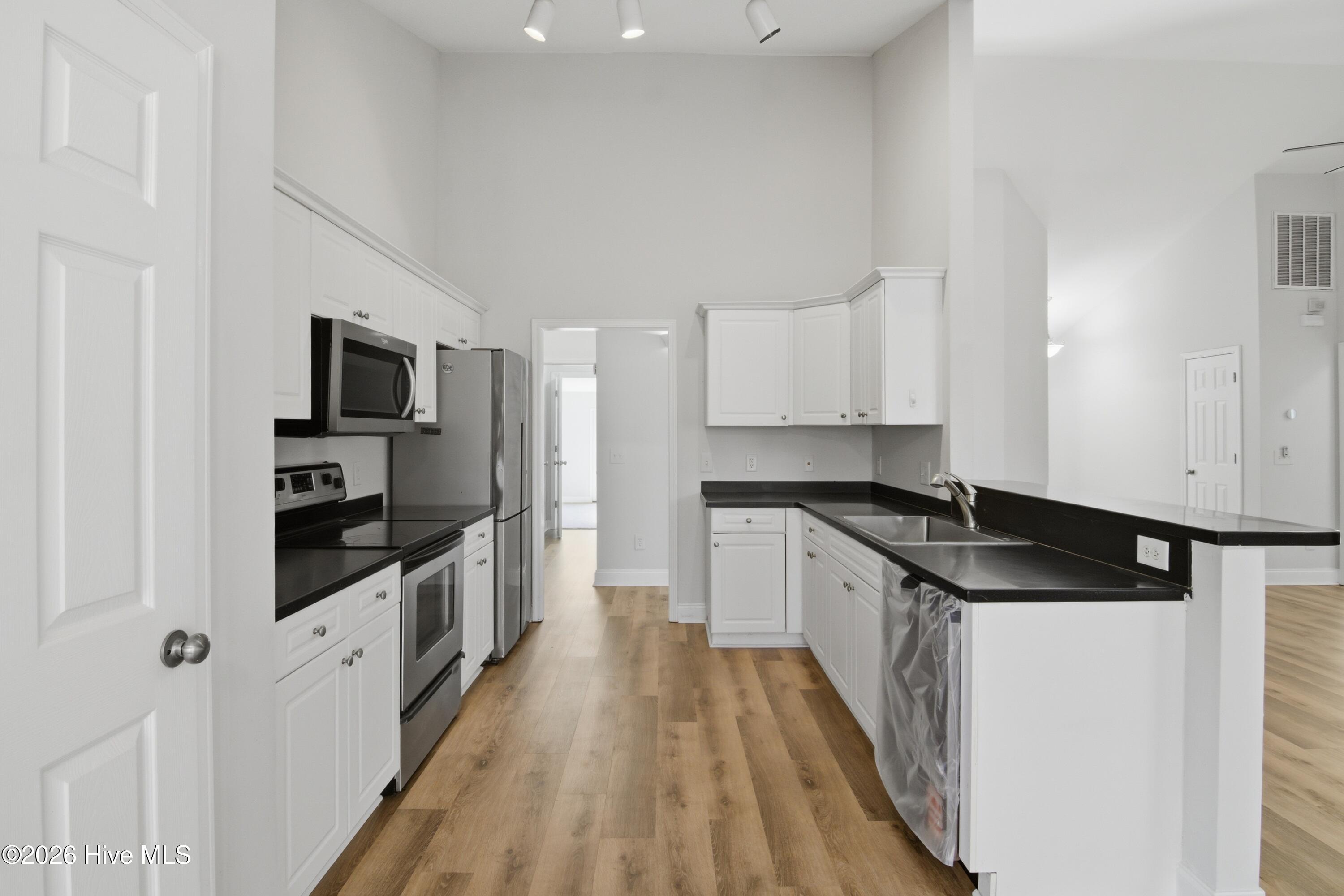 100549950 | Photo 11