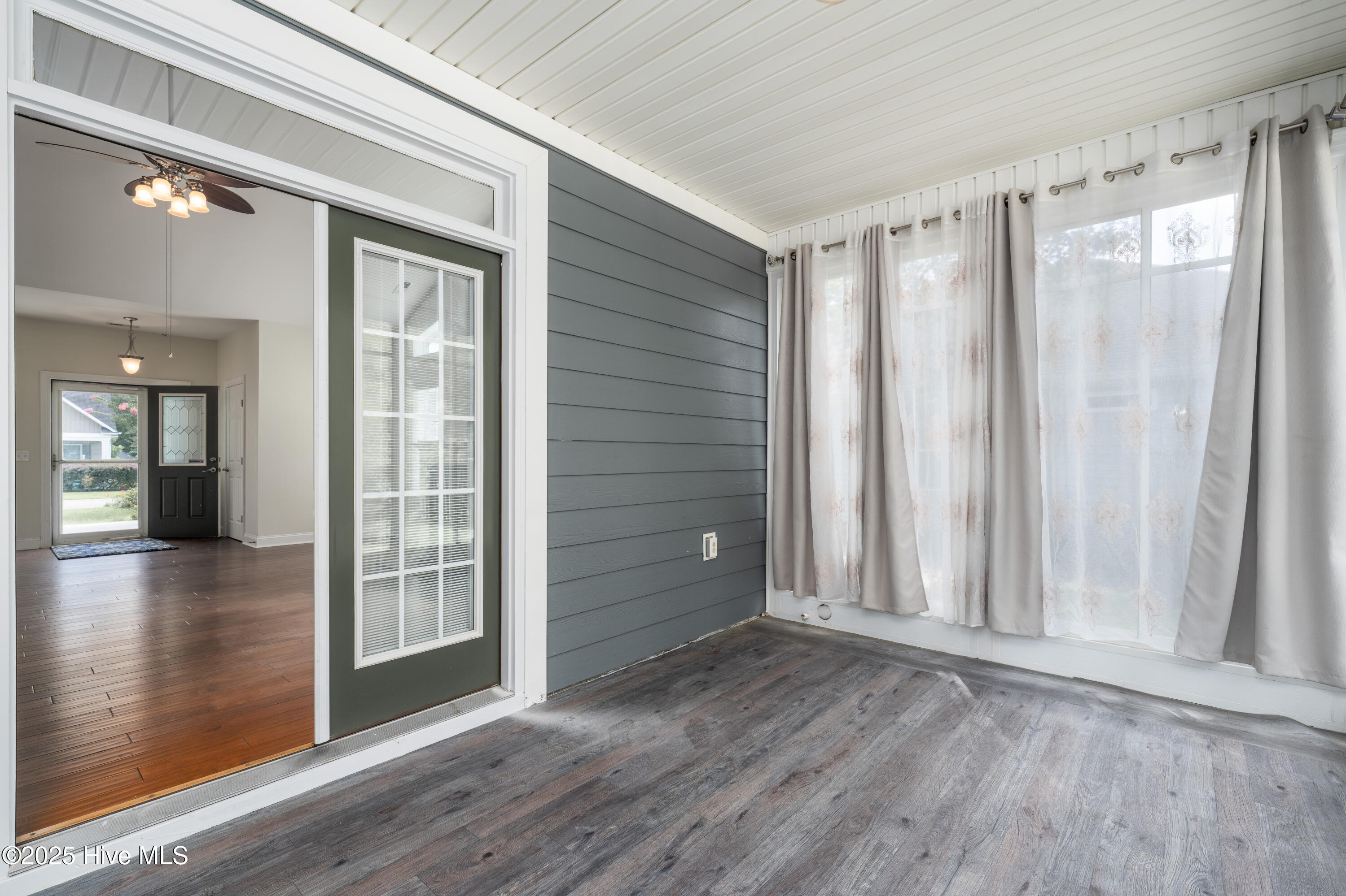 100513882 | Photo 37