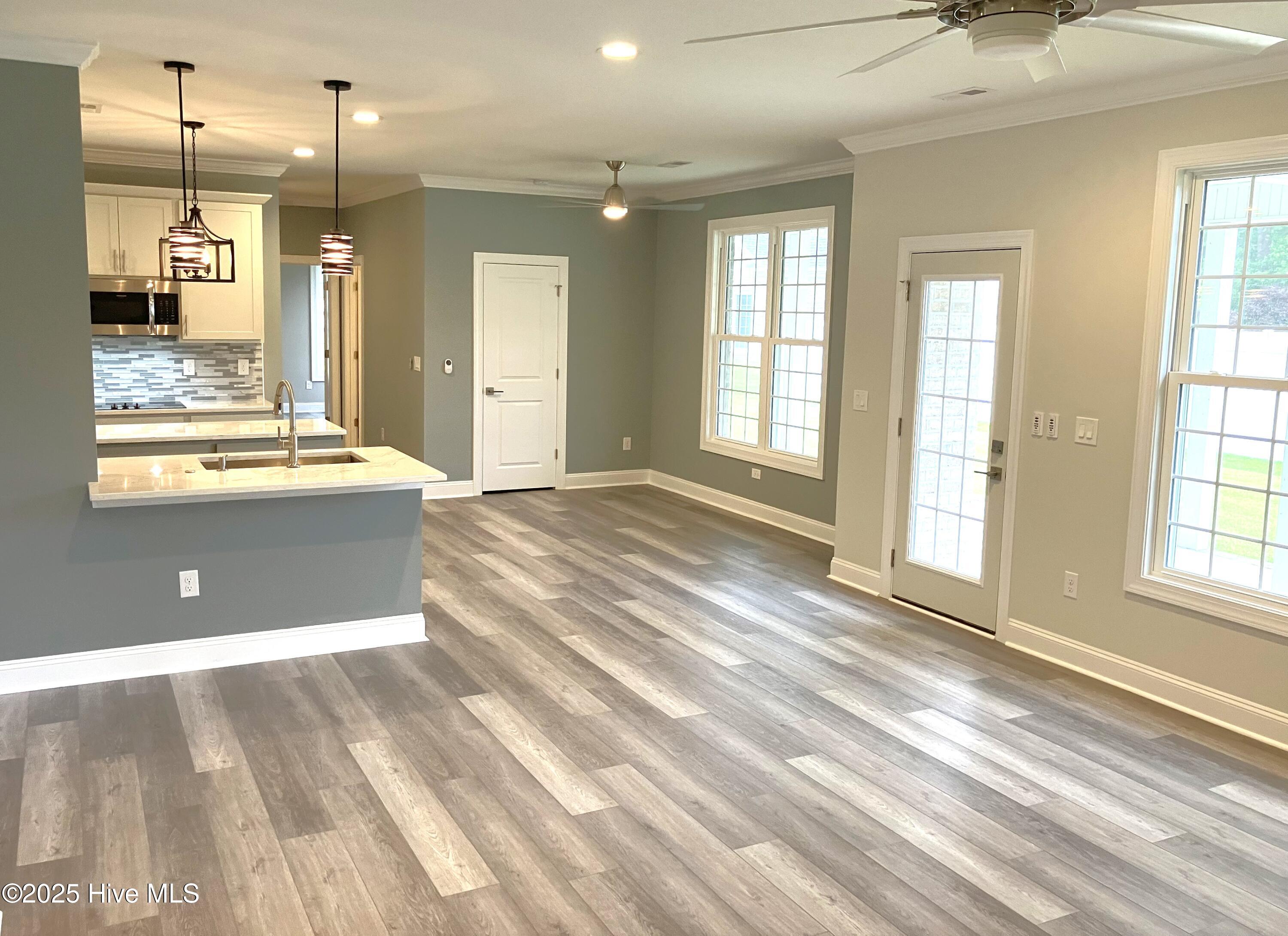 100514159 | Photo 16