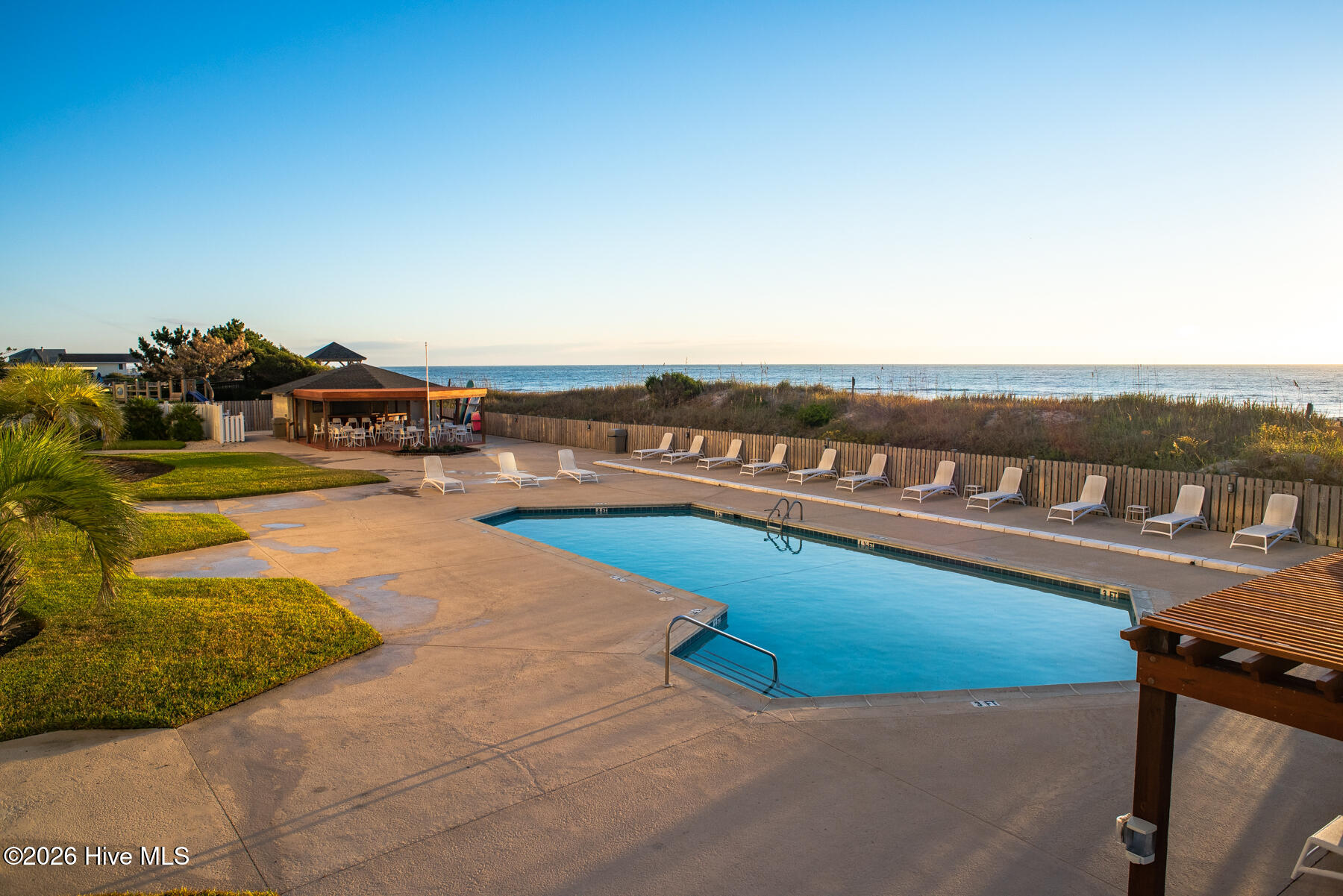 100550779 | Photo 17