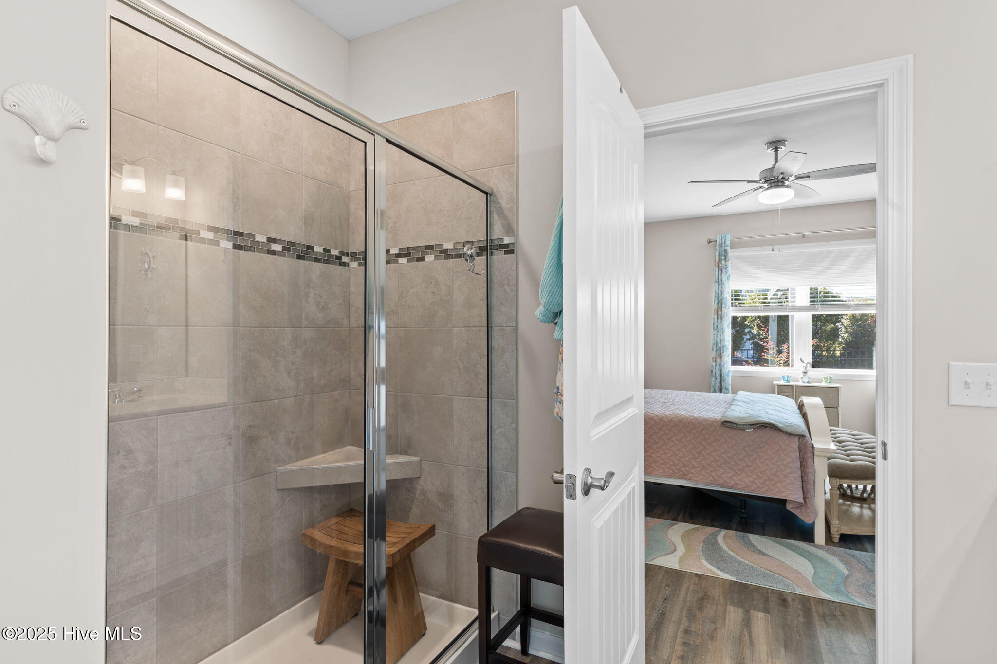 100535232 | Photo 24