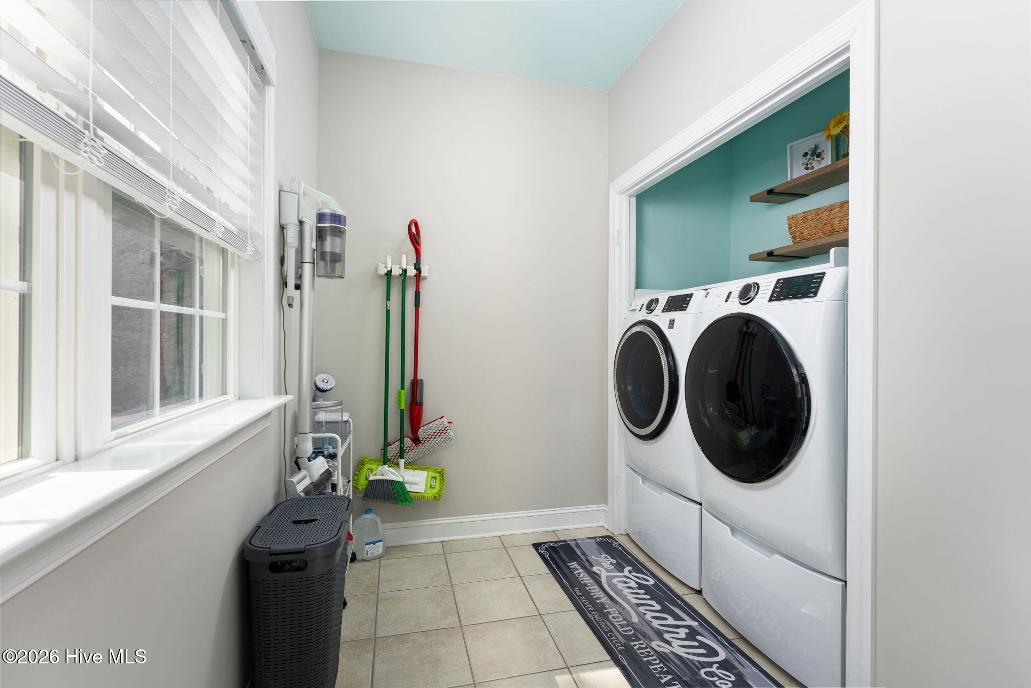 100559308 | Photo 15