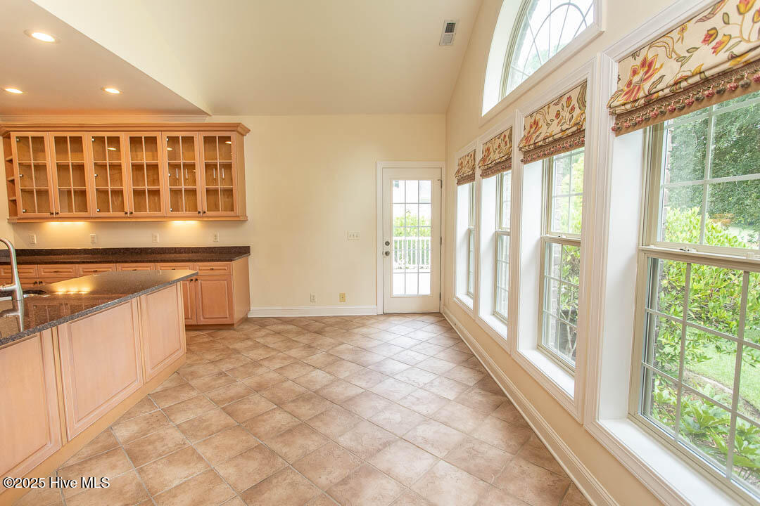 100526043 | Photo 19