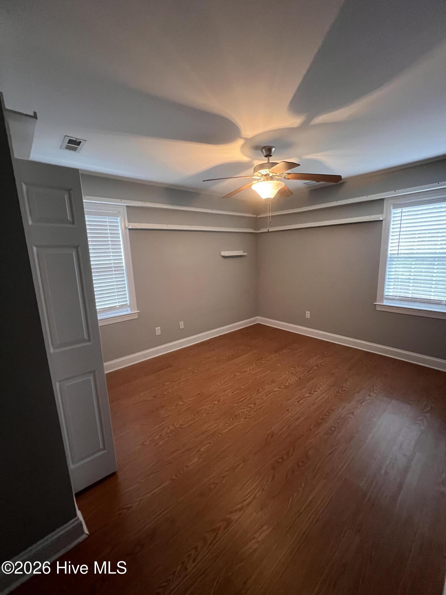 100548675 | Photo 25