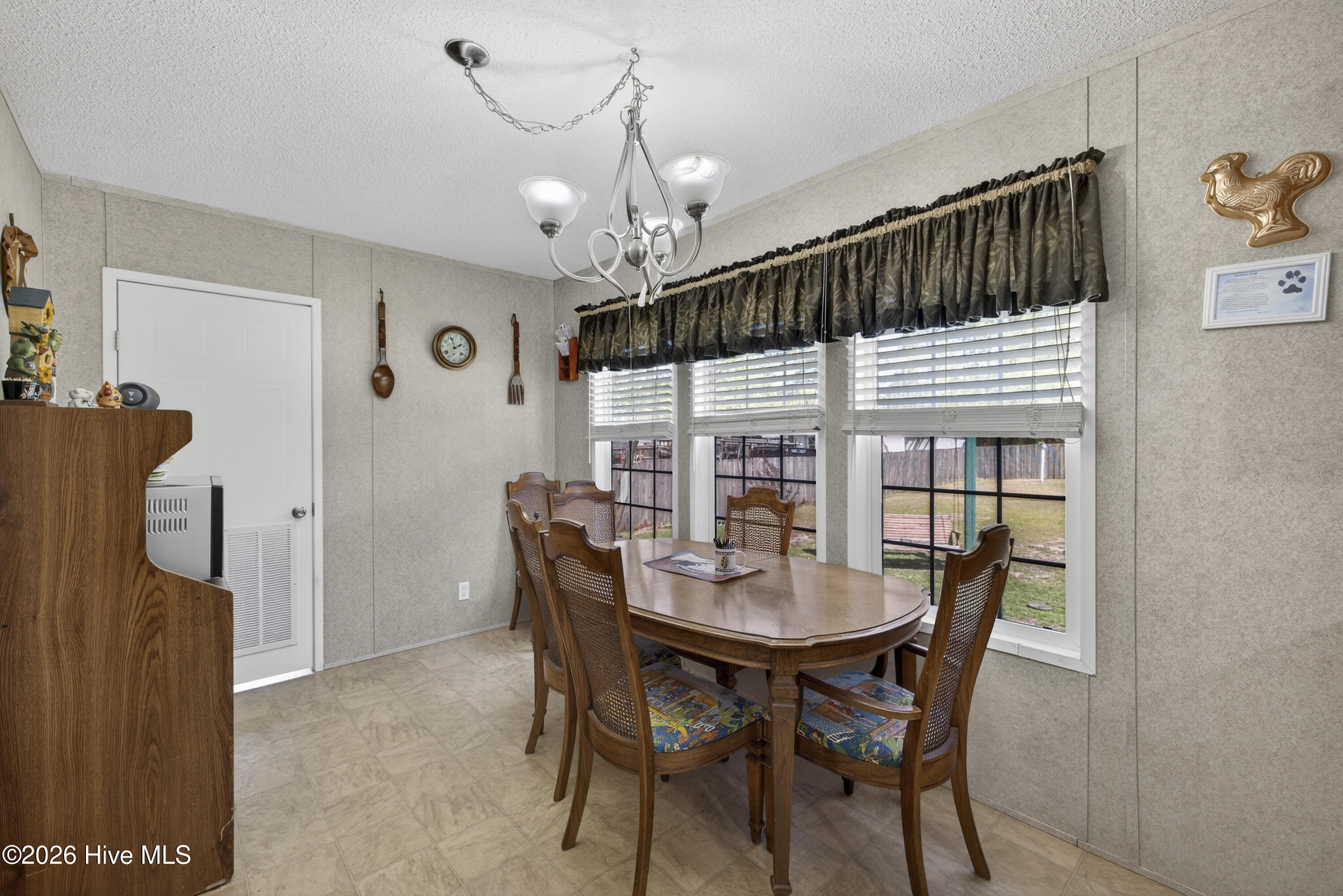 100564882 | Photo 15