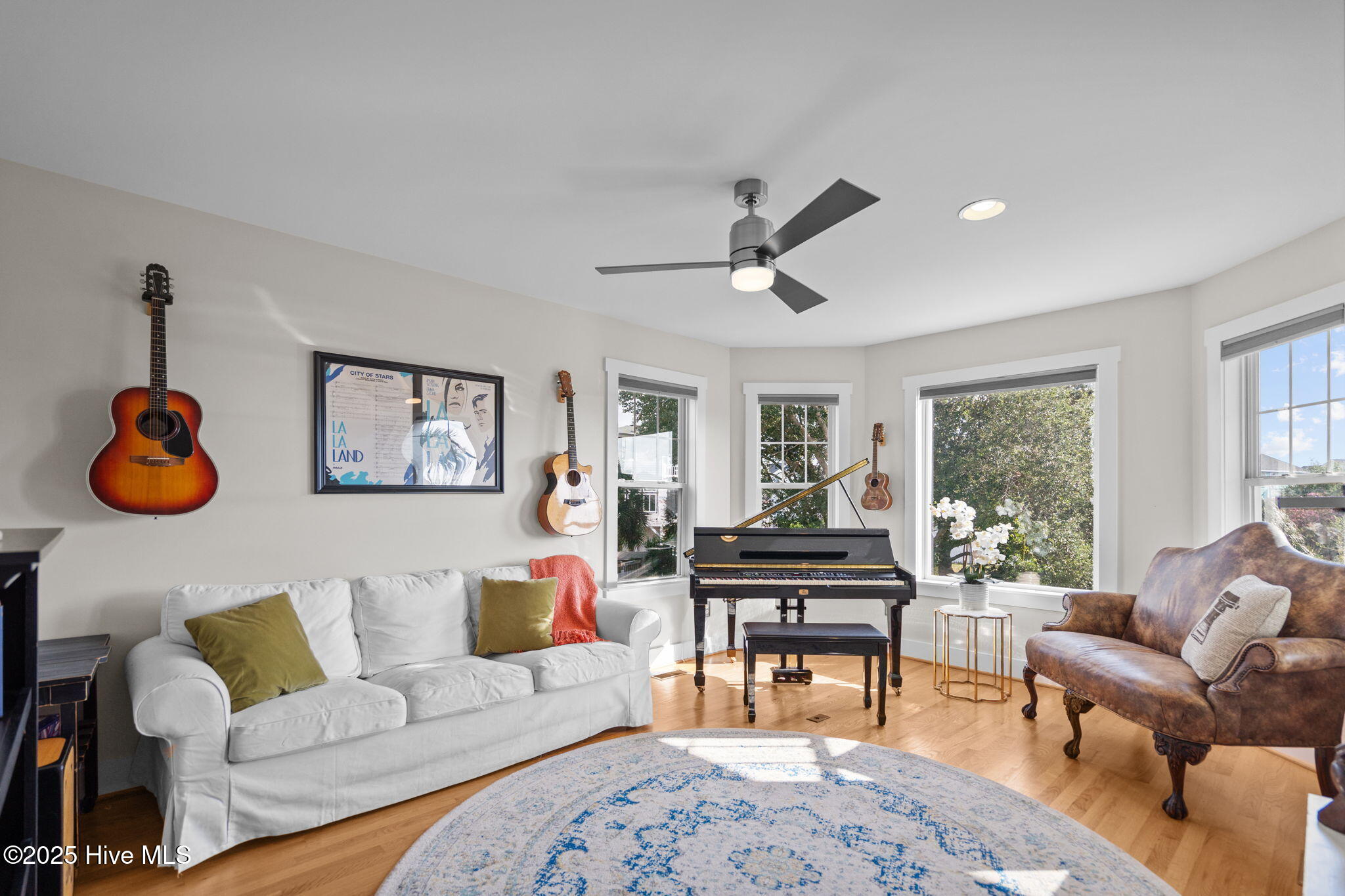 100528762 | Photo 40