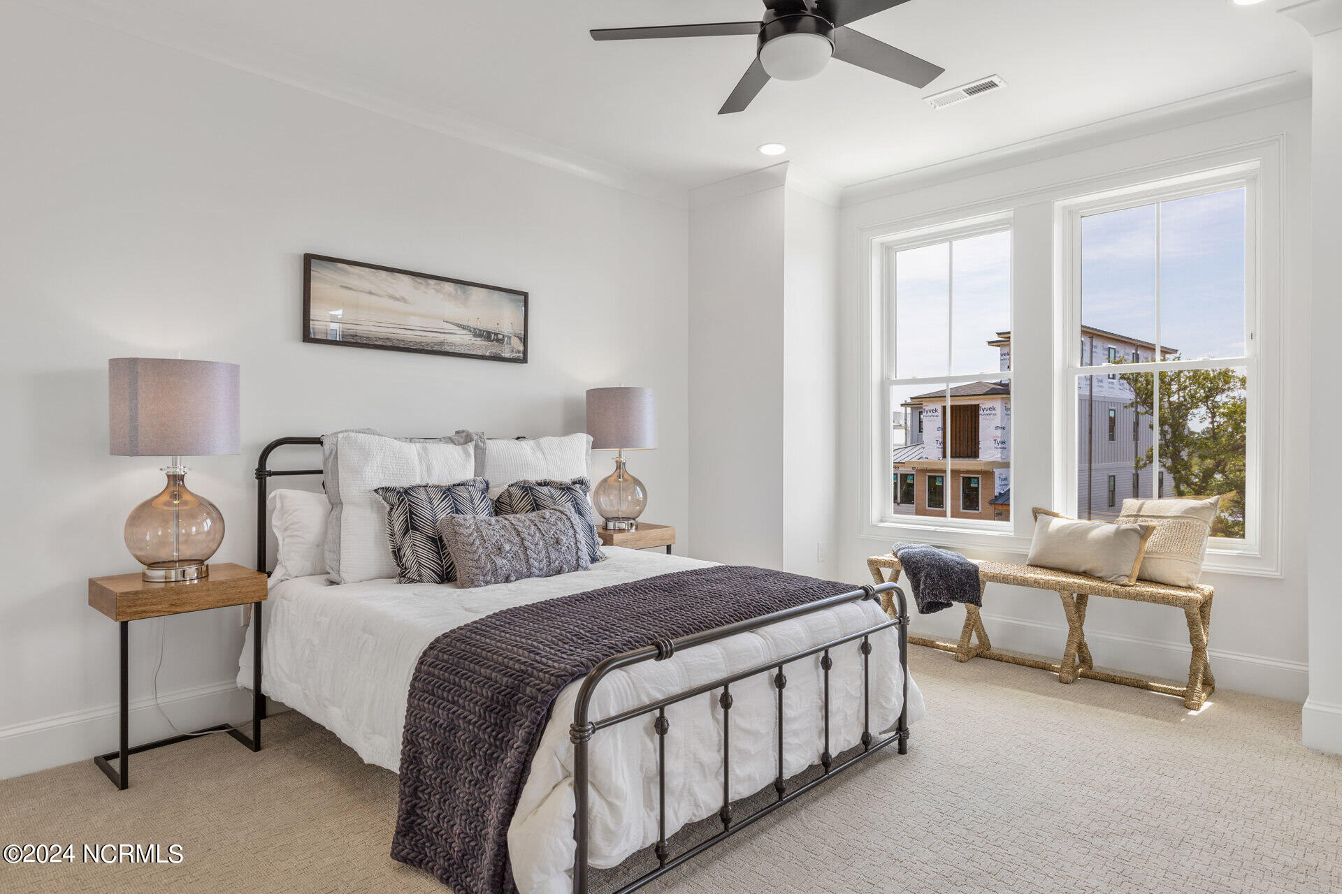 100548615 | Photo 36