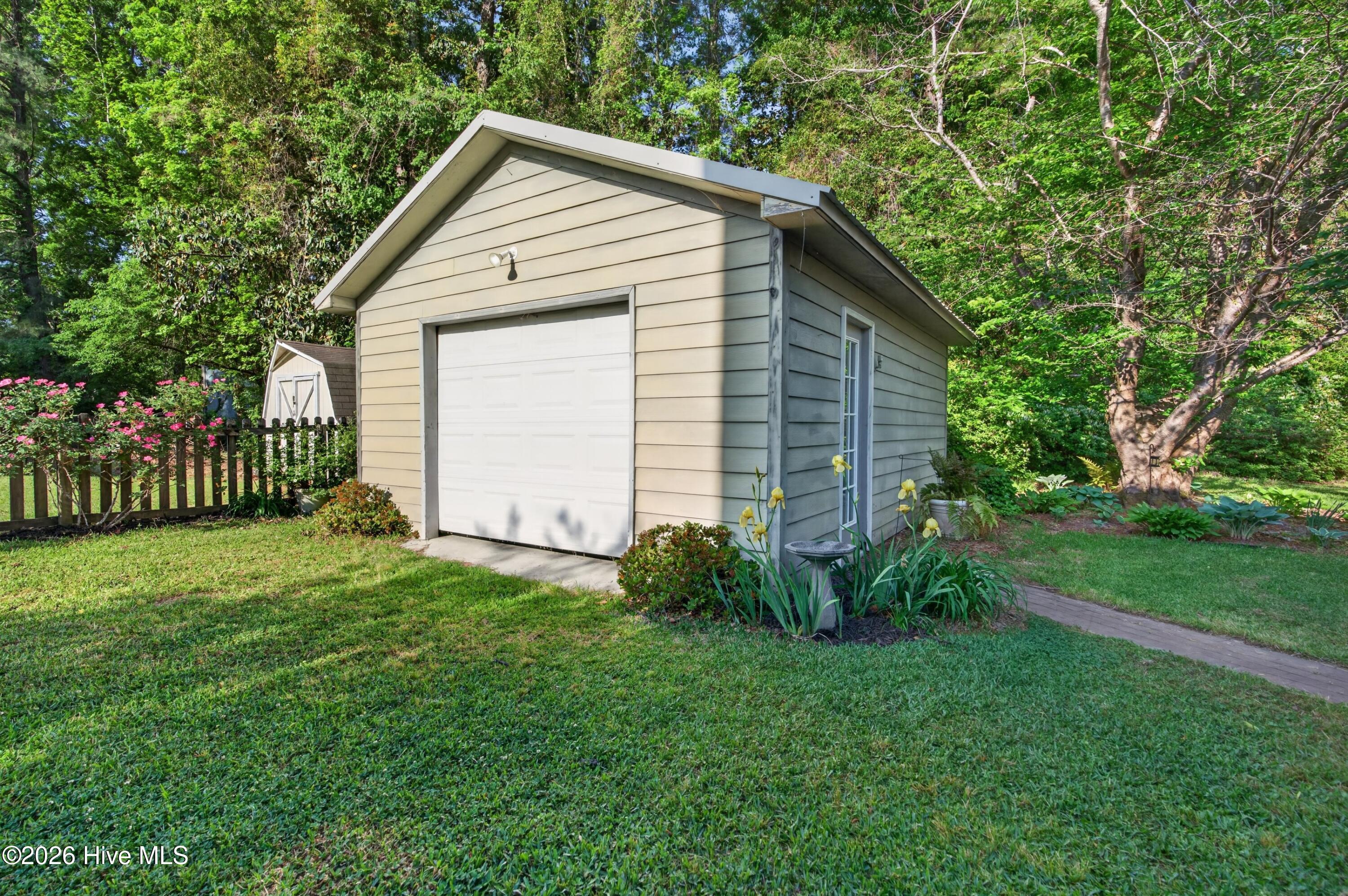 100569160 | Photo 39