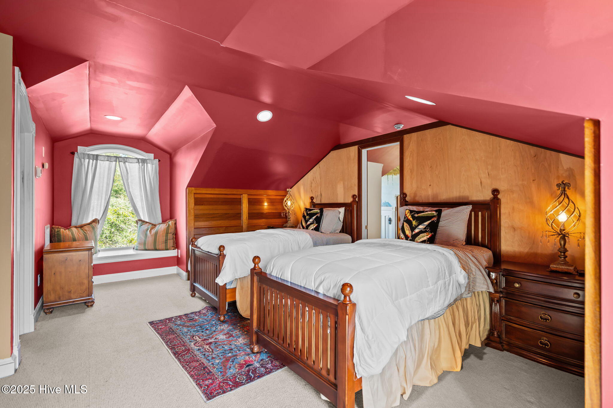 100547936 | Photo 61