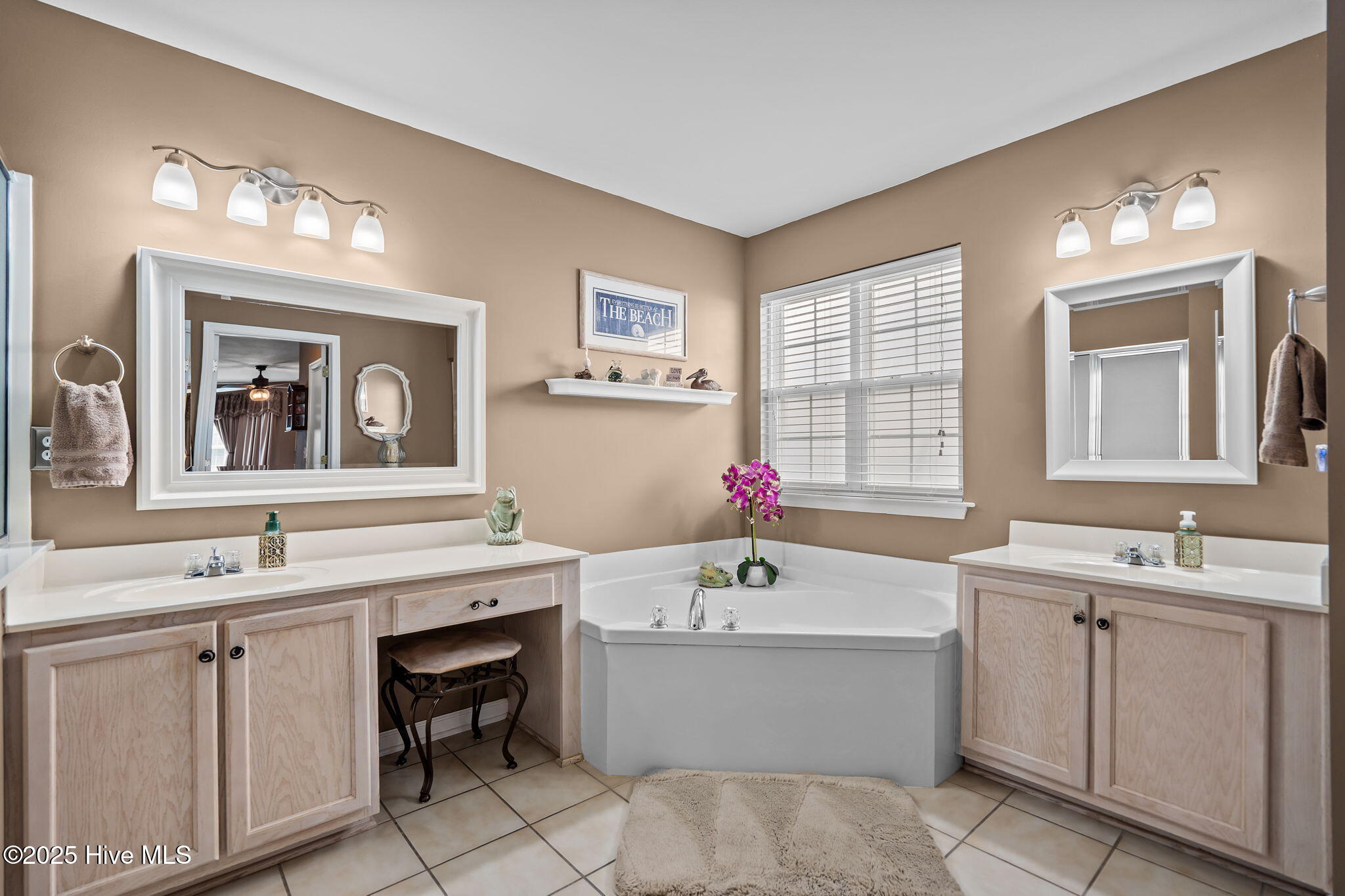 100540137 | Photo 24