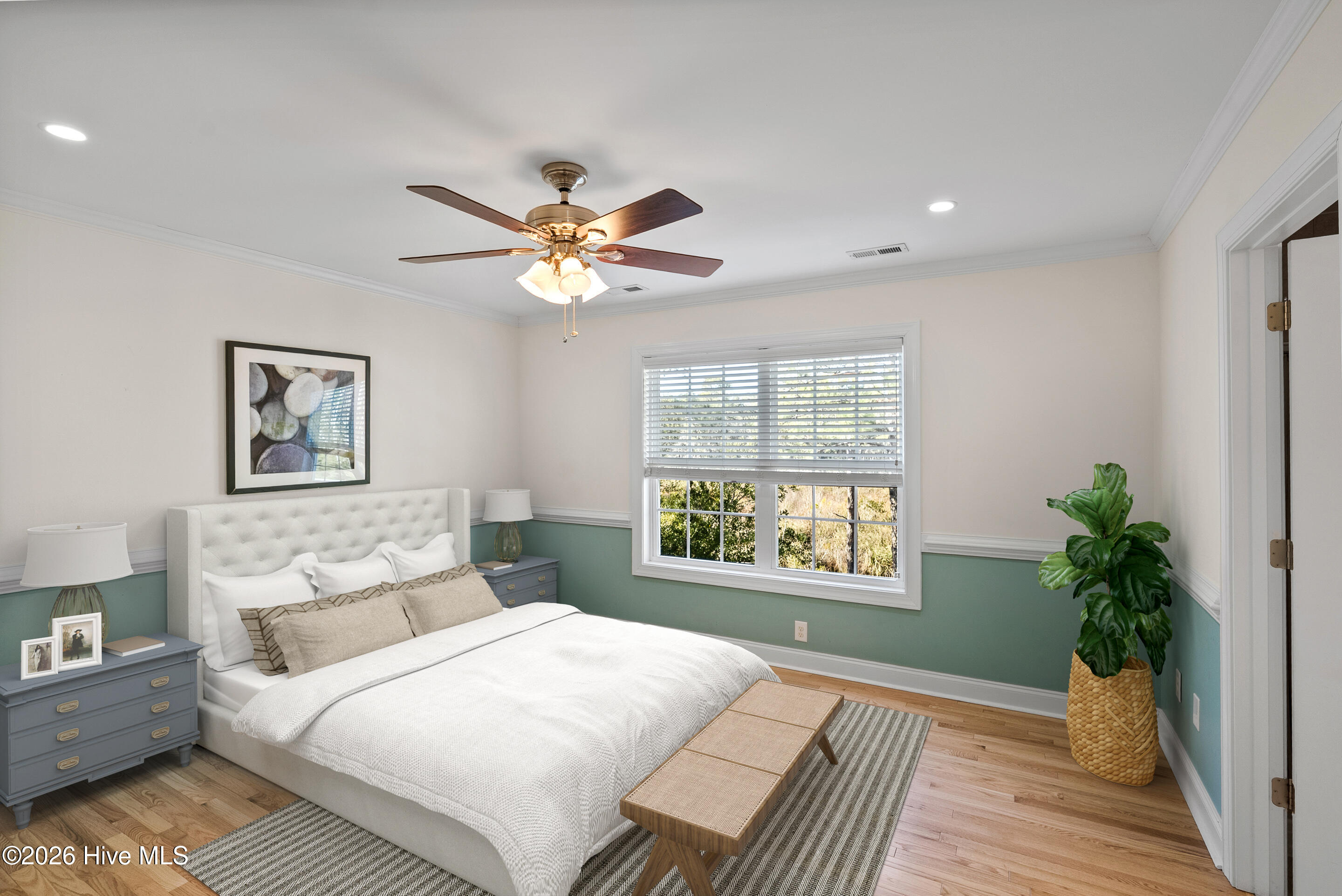 100563119 | Photo 41