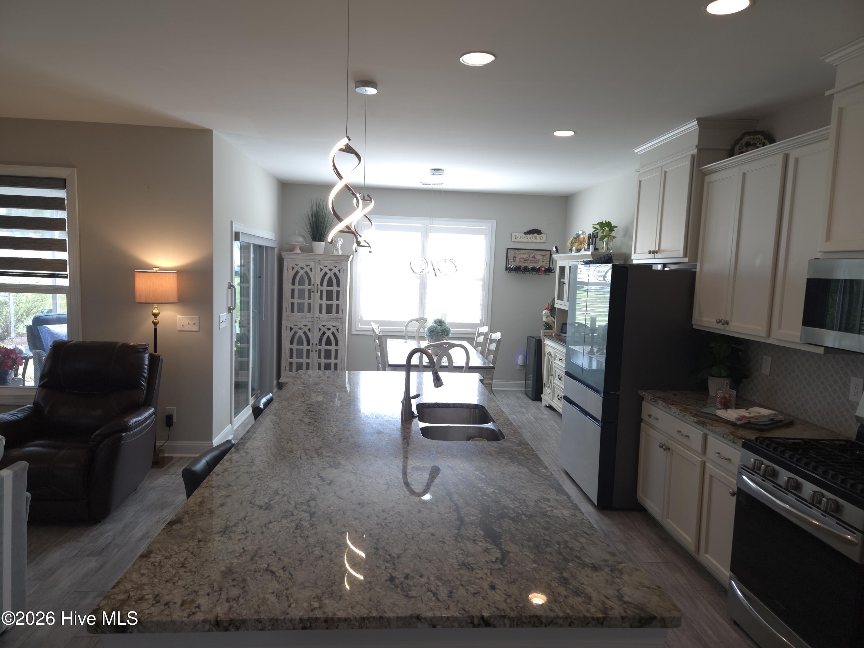 100566407 | Photo 22