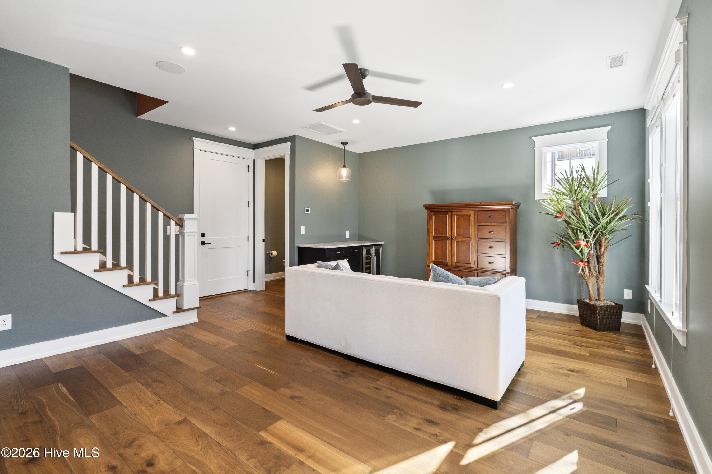 100554242 | Photo 32