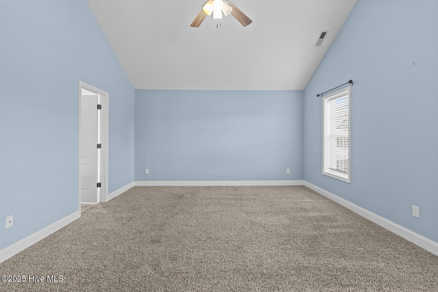 100523446 | Photo 29