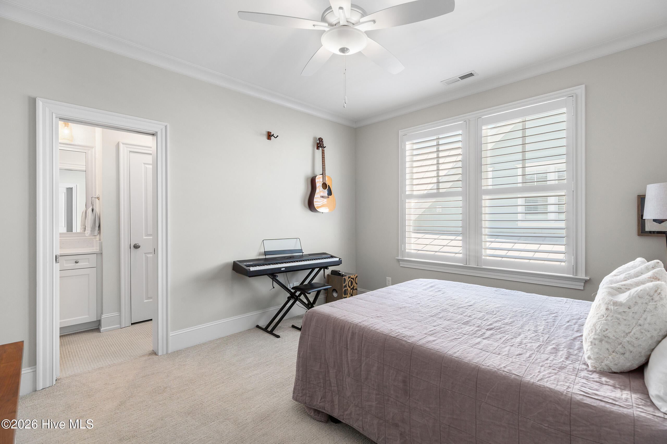 100563719 | Photo 54