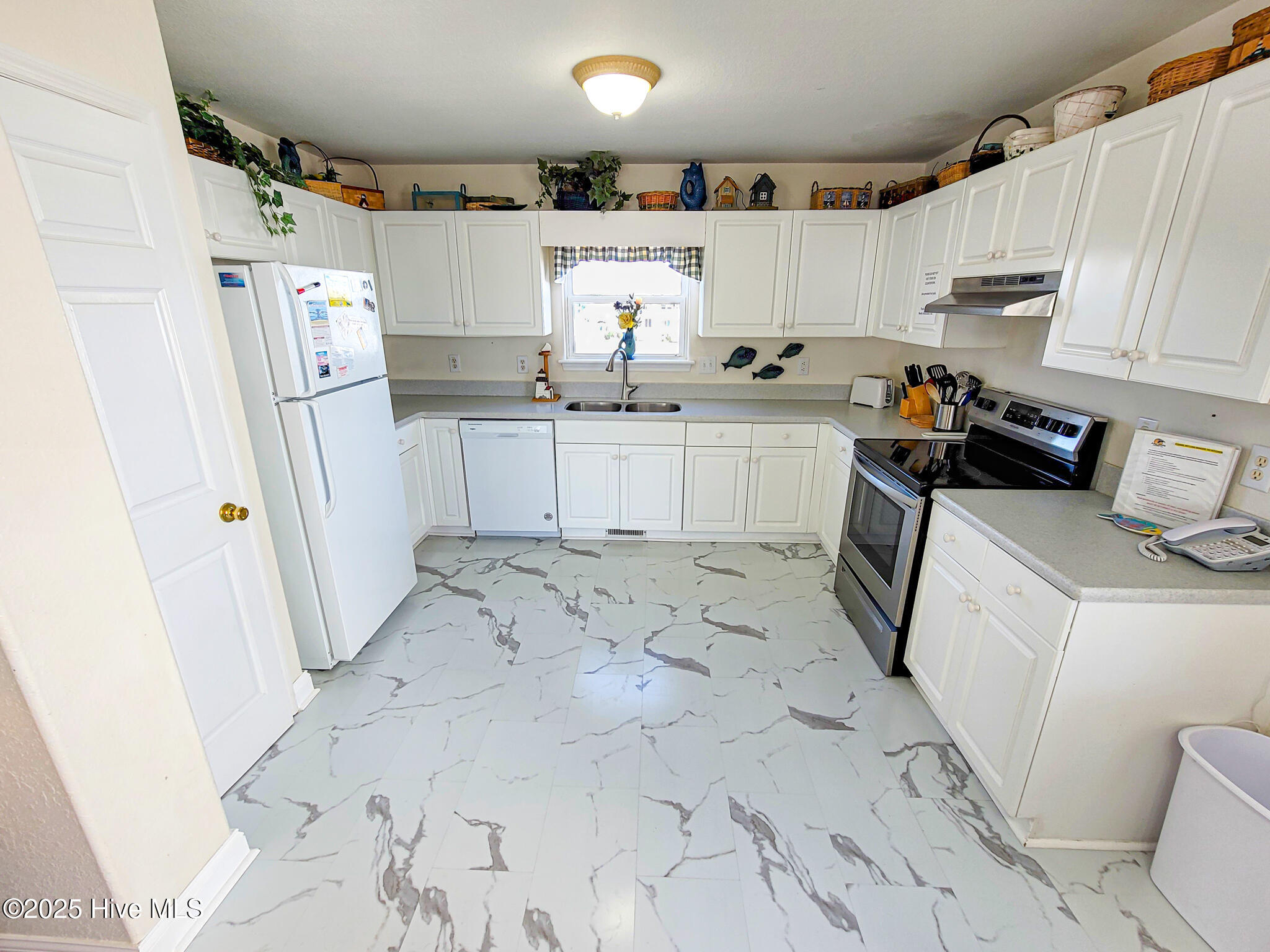 100499677 | Photo 22