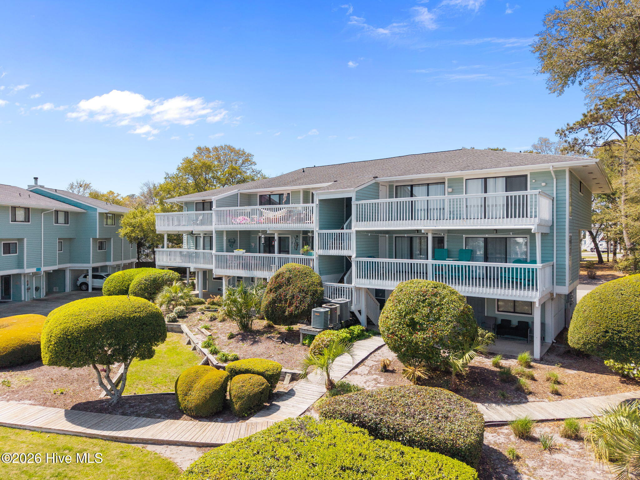 100563090 | Photo 46