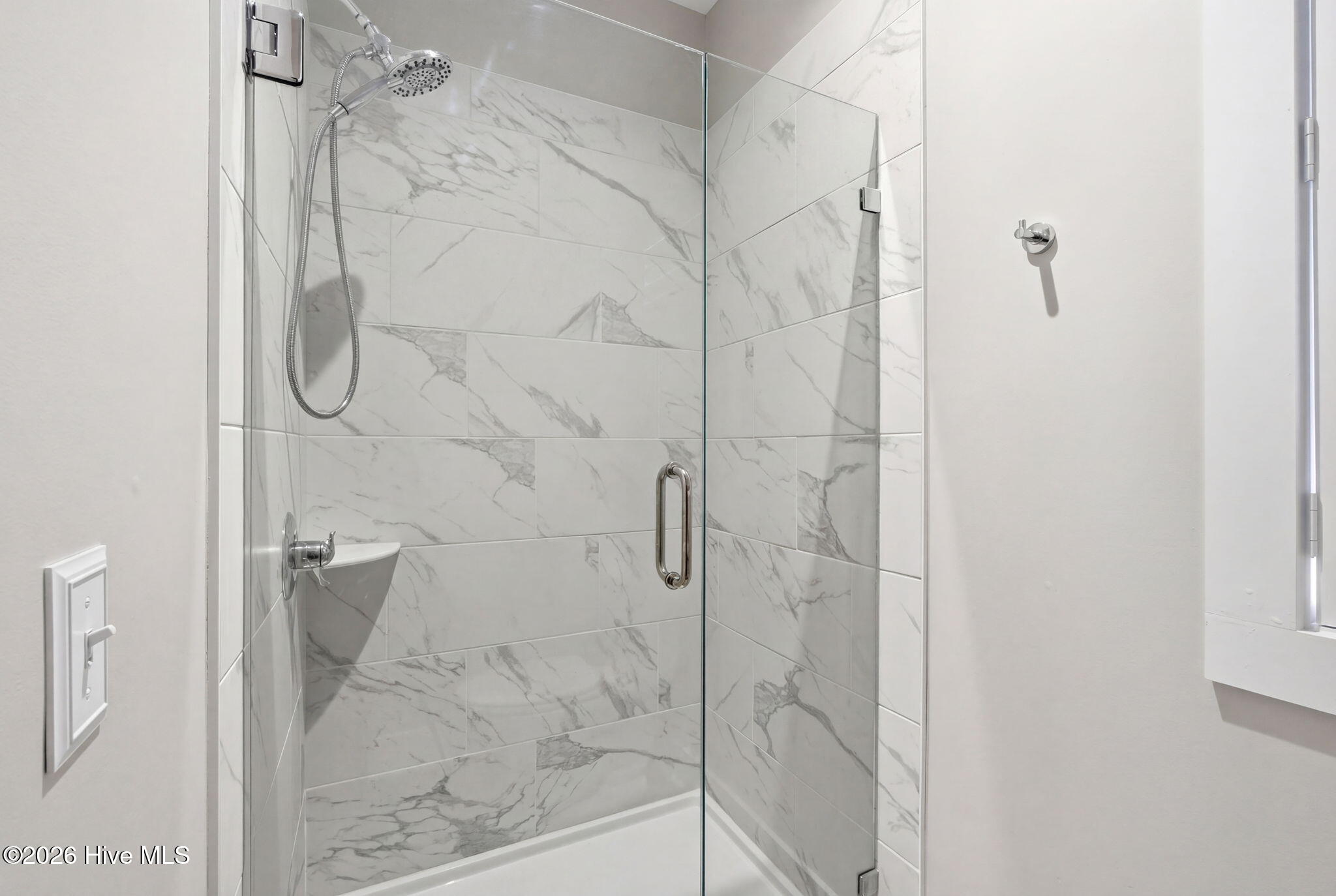 100567990 | Photo 19