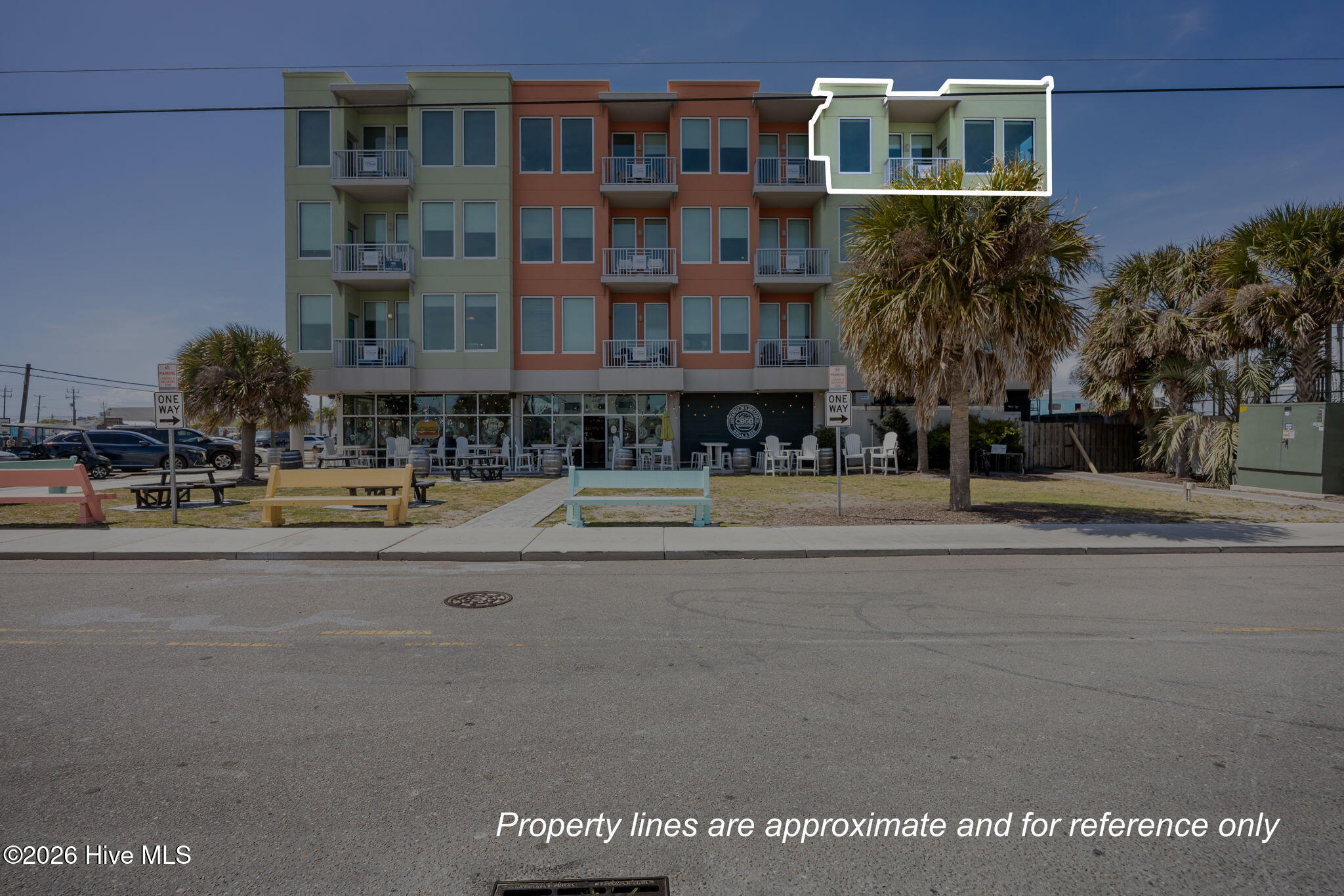 100566225 | Photo 40