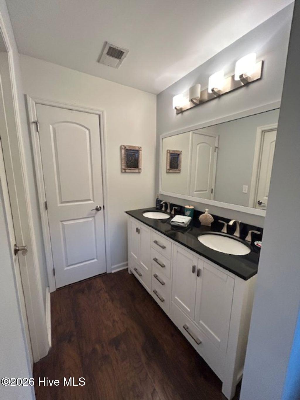 100549023 | Photo 17