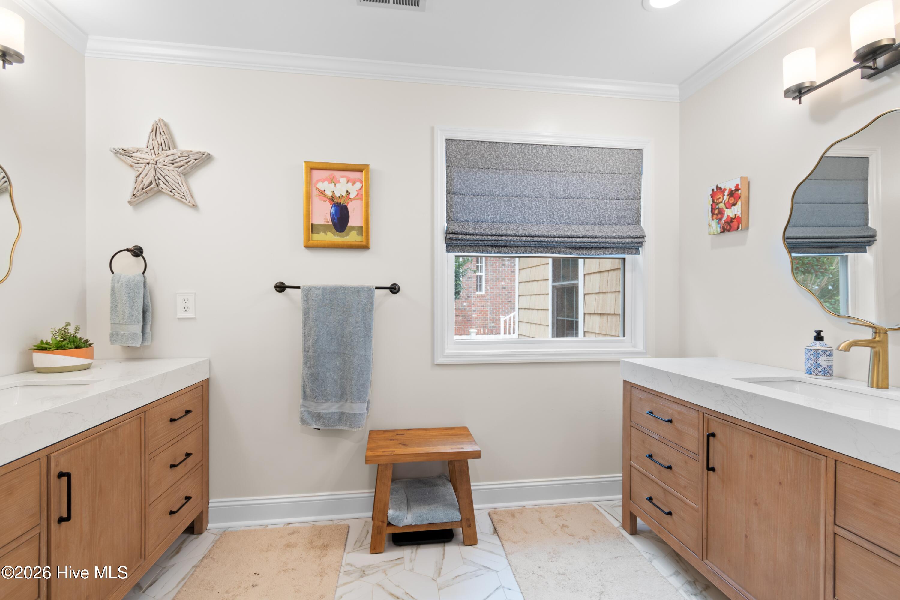 100558104 | Photo 45