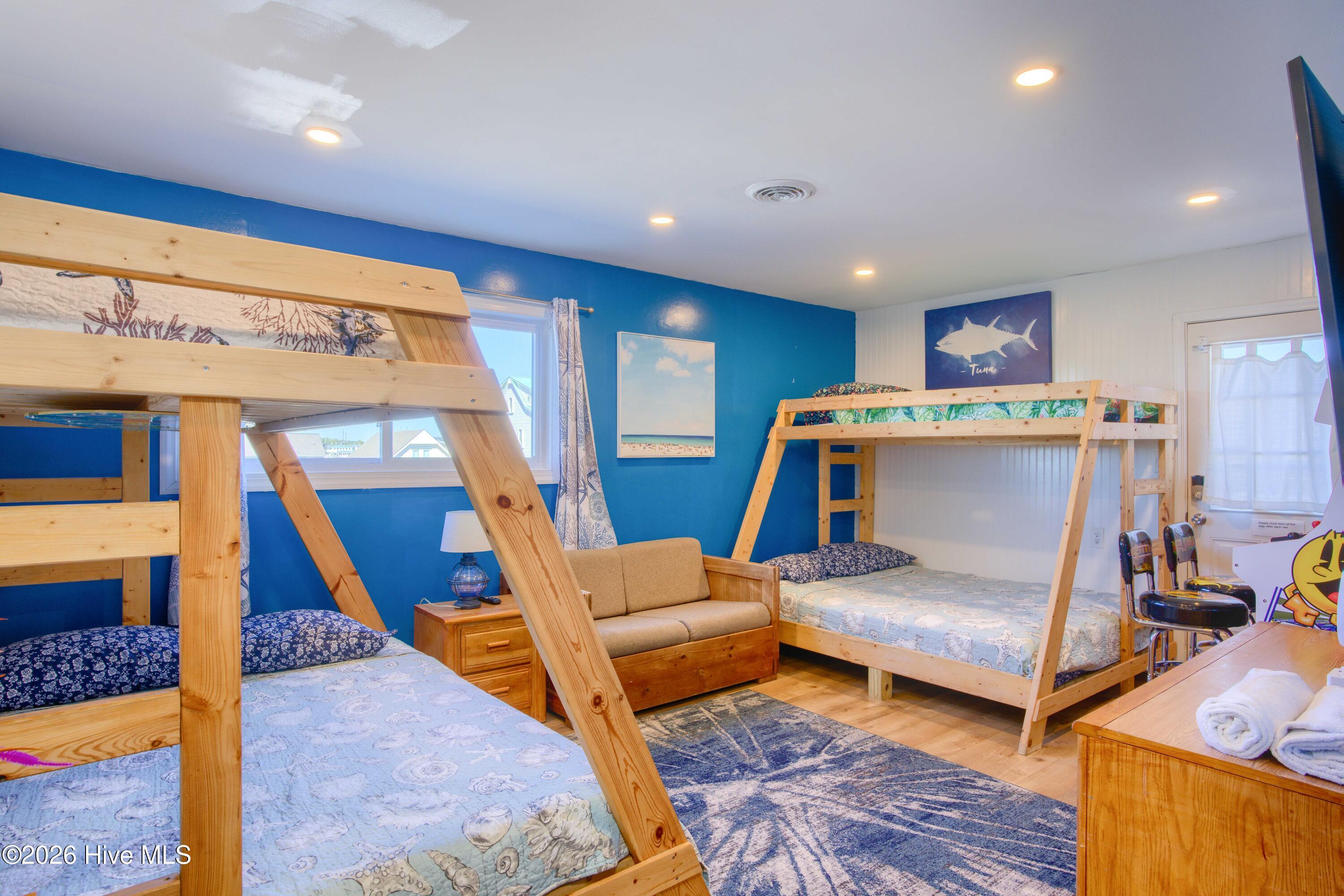 100550124 | Photo 30