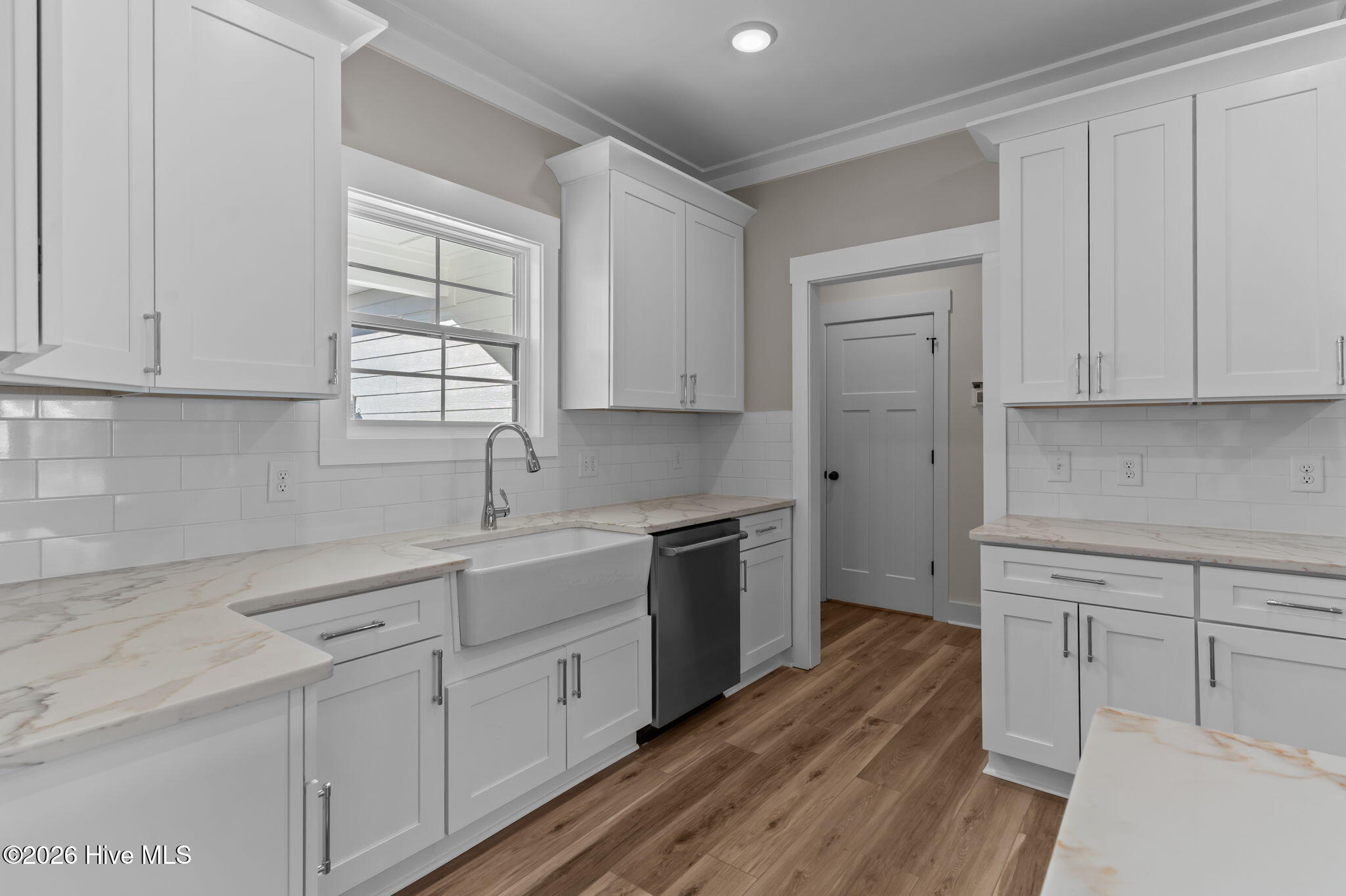 100549210 | Photo 10