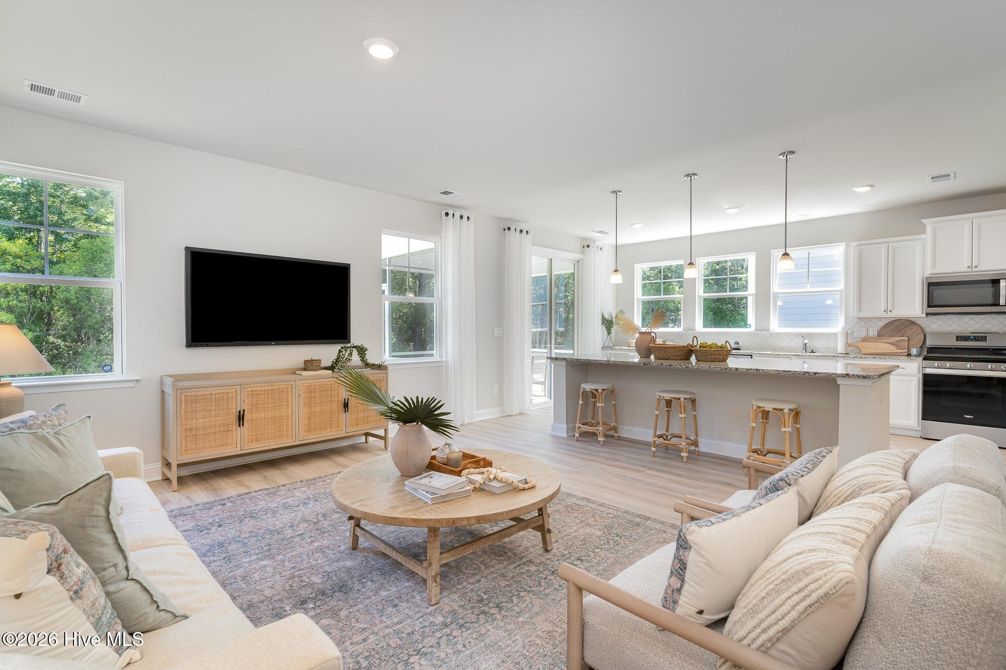 100549069 | Photo 11