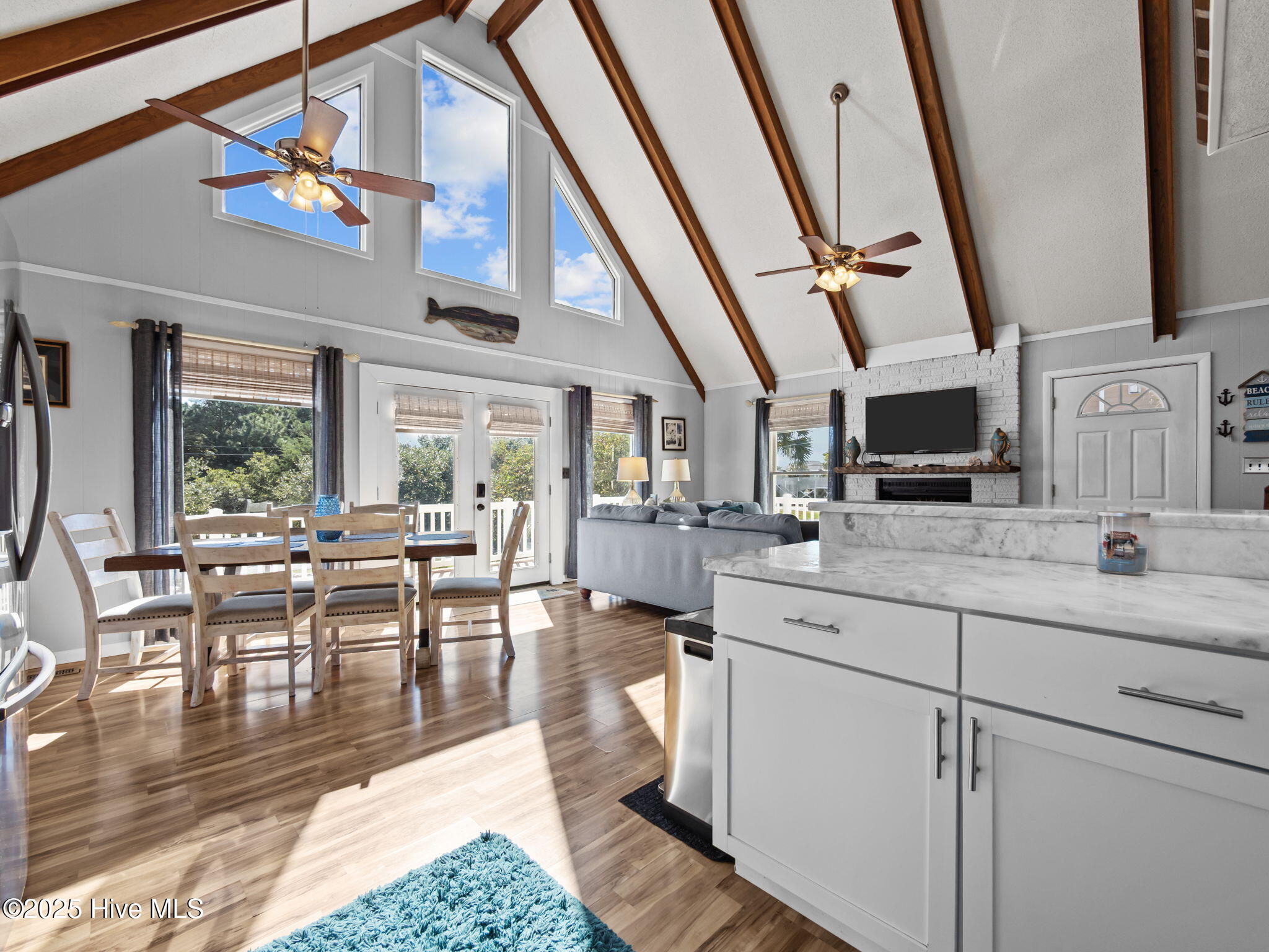 100537997 | Photo 14