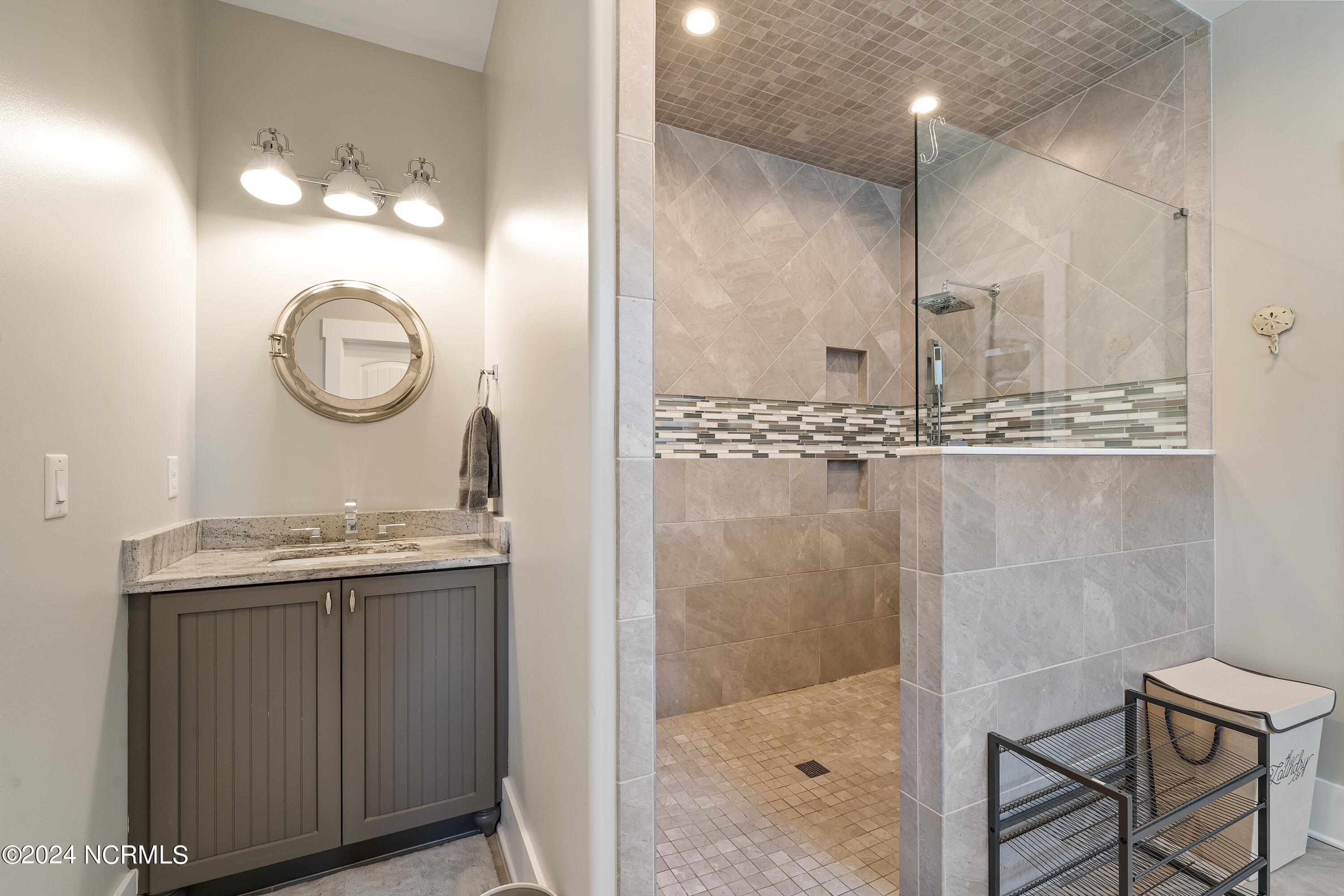 100462774 | Photo 42