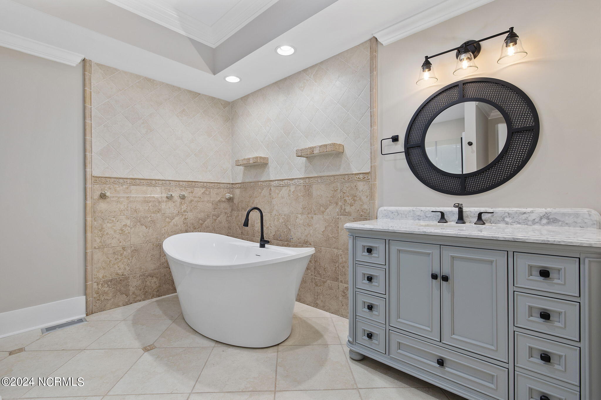 100453856 | Photo 31