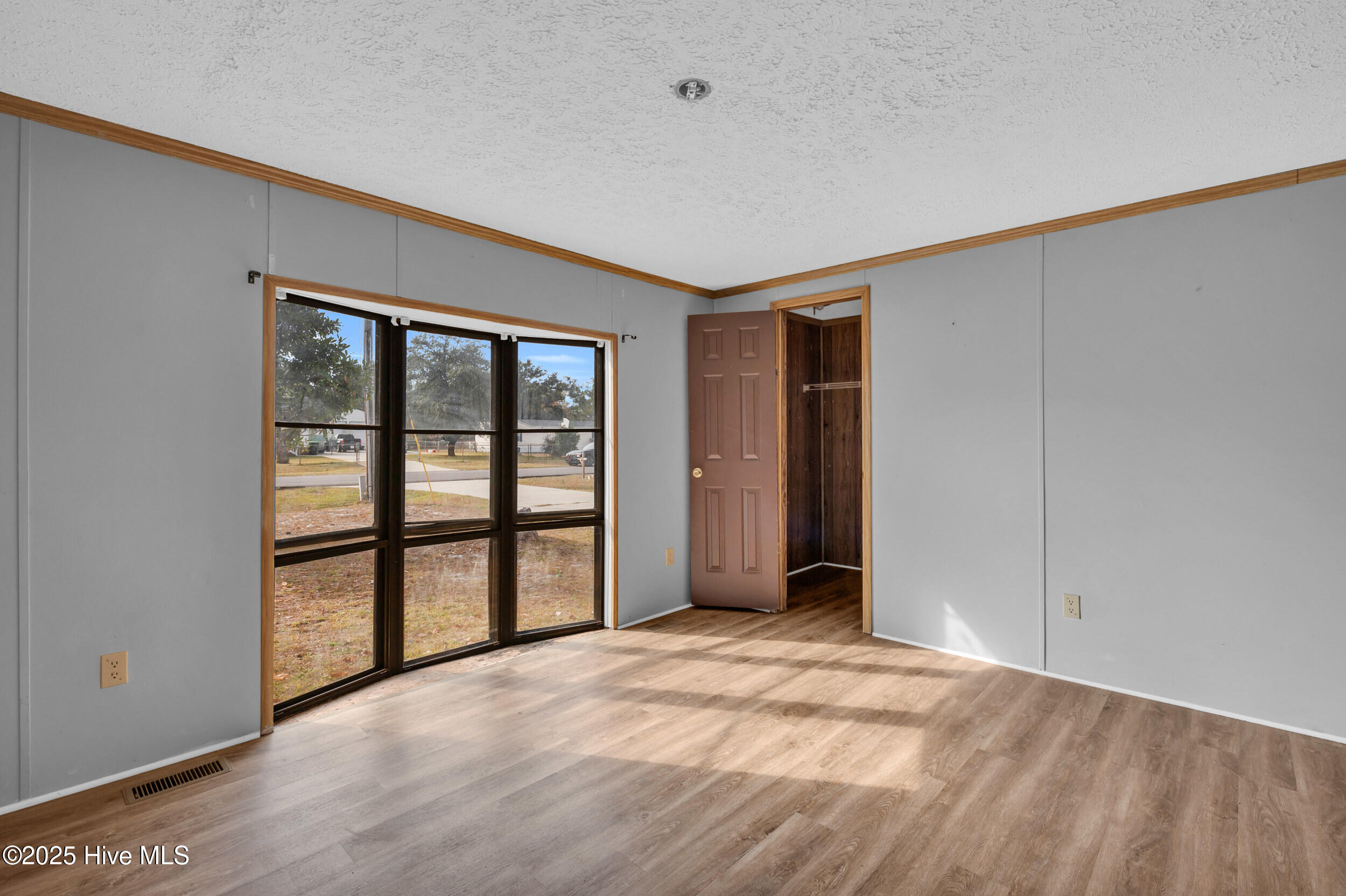 100543883 | Photo 21