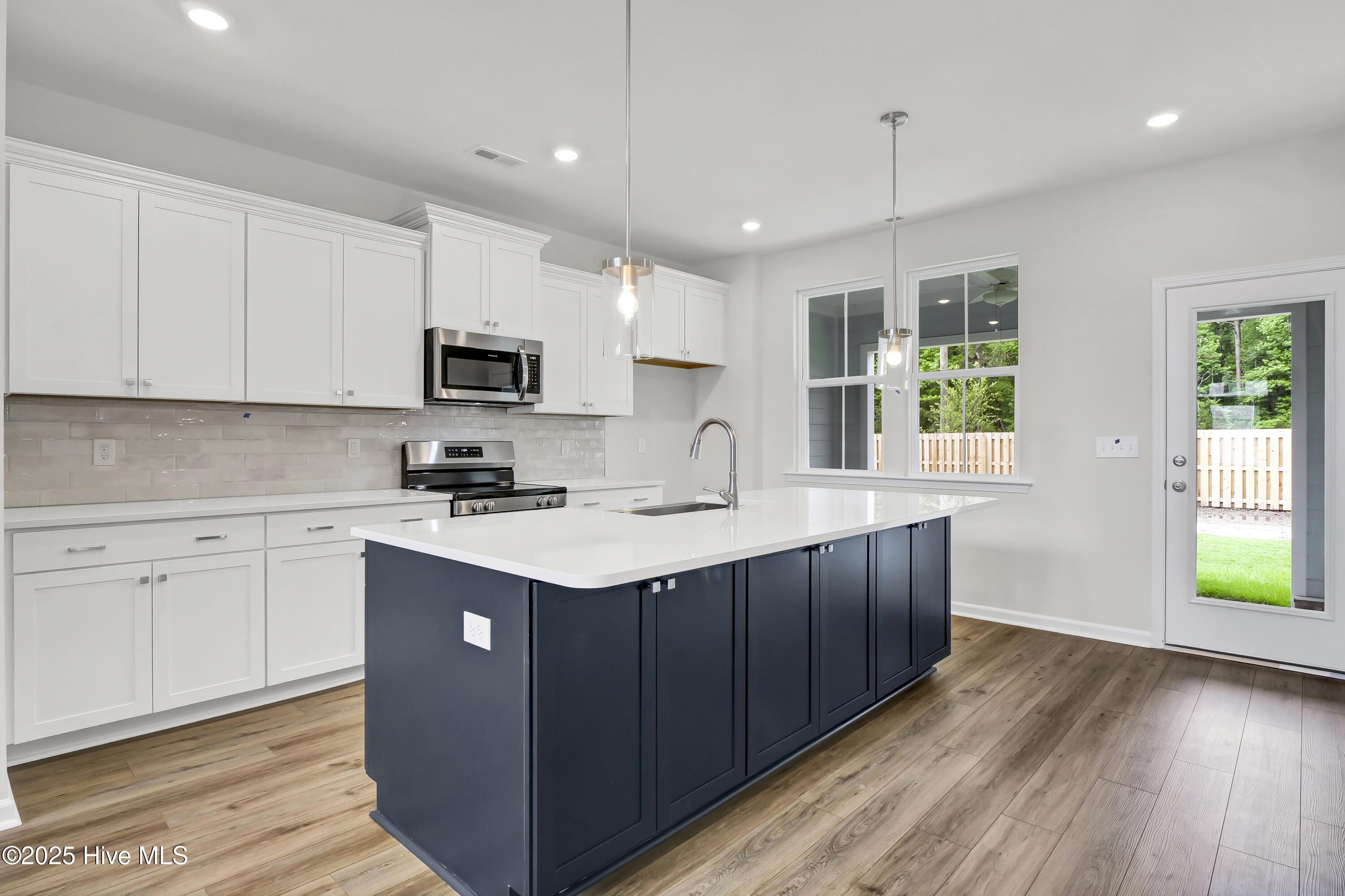 100490369 | Photo 10